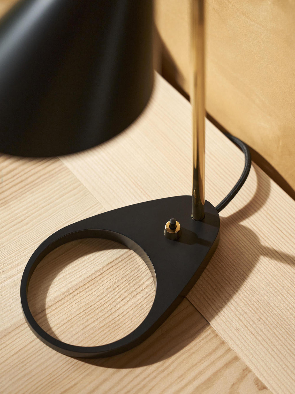 Lampe à poser Hannes - Noir, laiton
