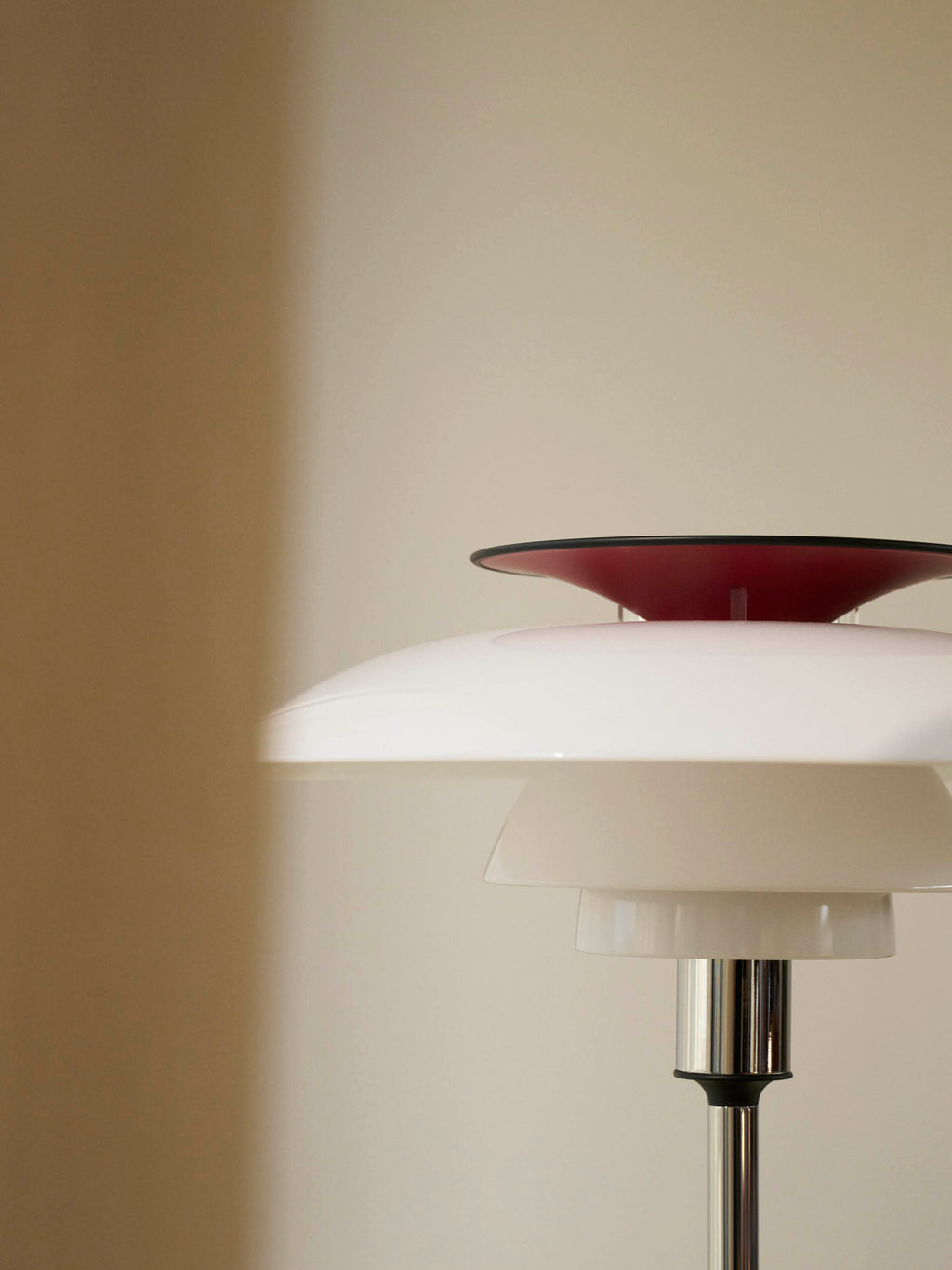 Lampe à poser Banks - Blanc, argenté, rouge, noir
