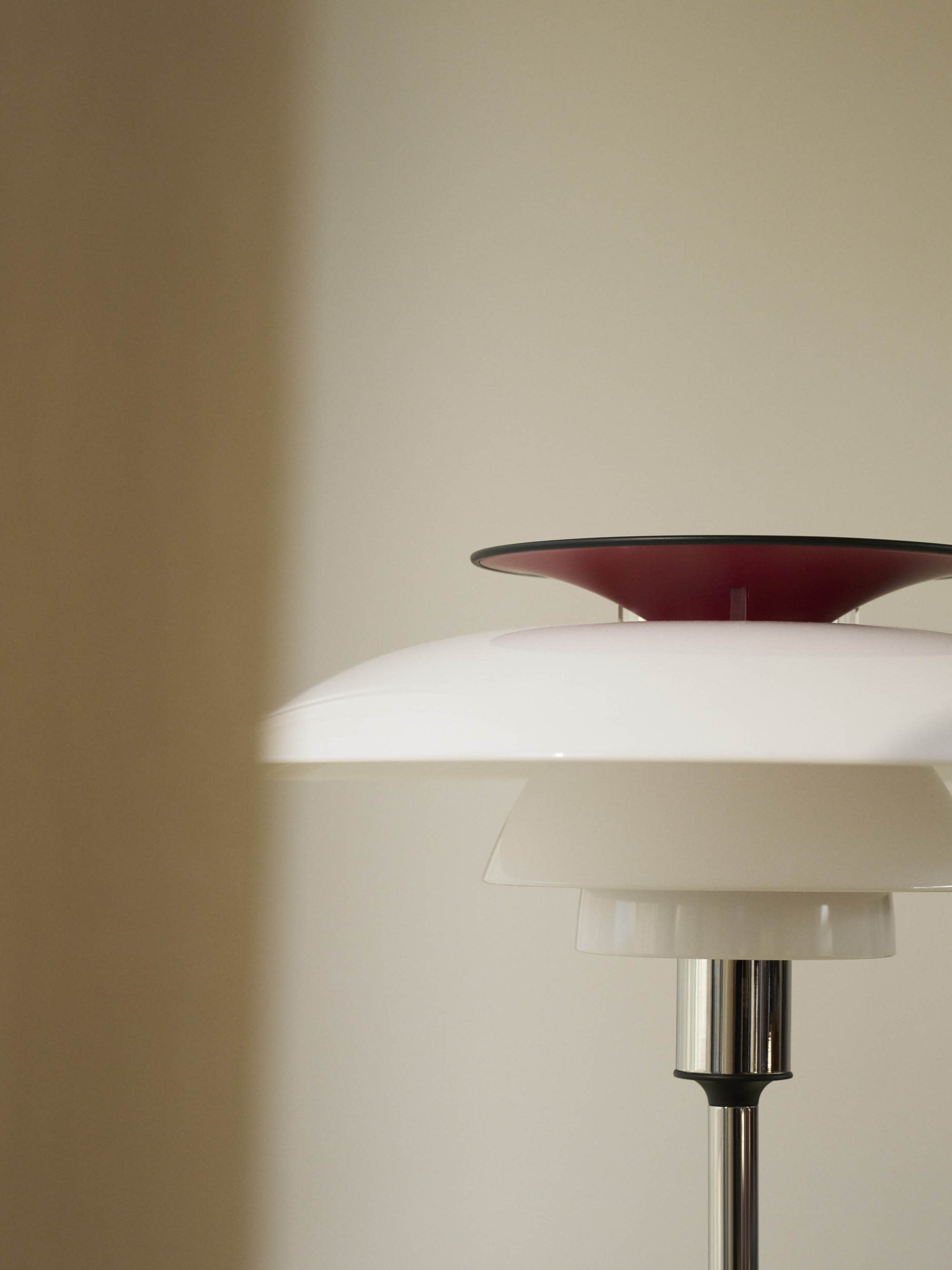 Lampe à poser Banks - Blanc, argenté, rouge, noir