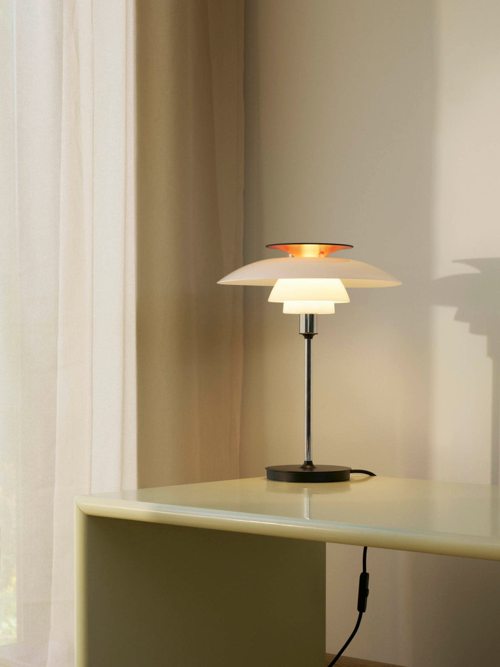 Lampe à poser Banks - Blanc, argenté, rouge, noir