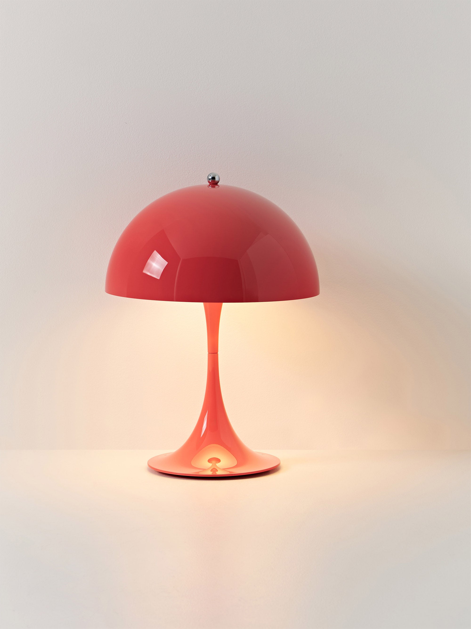 Lampe à poser LED portable à intensité variable Kasper, design Verner Panton - Corail en plastique