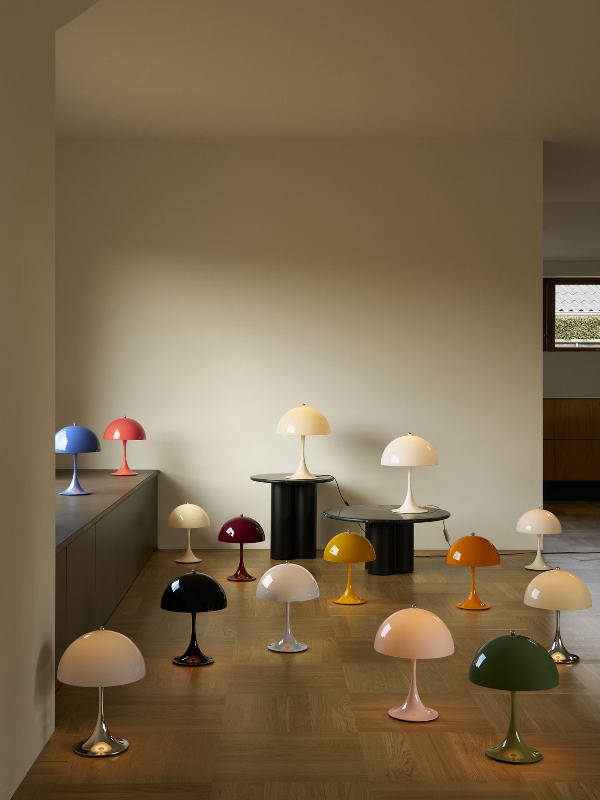 Lampe à poser LED portable à intensité variable Kasper, design Verner Panton - Corail en plastique