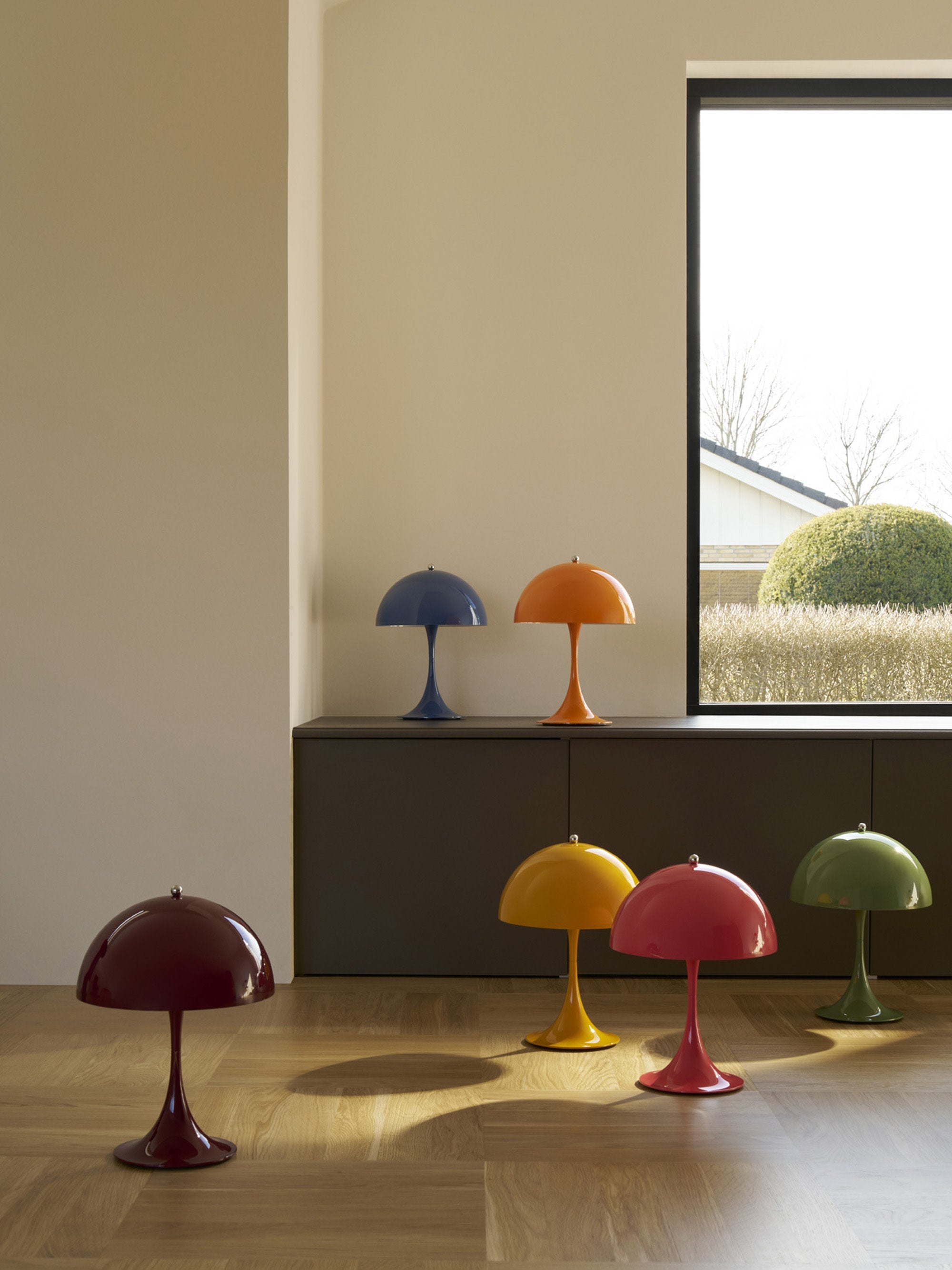 Lampe à poser LED portable à intensité variable Kasper, design Verner Panton - Bordeaux, plastique