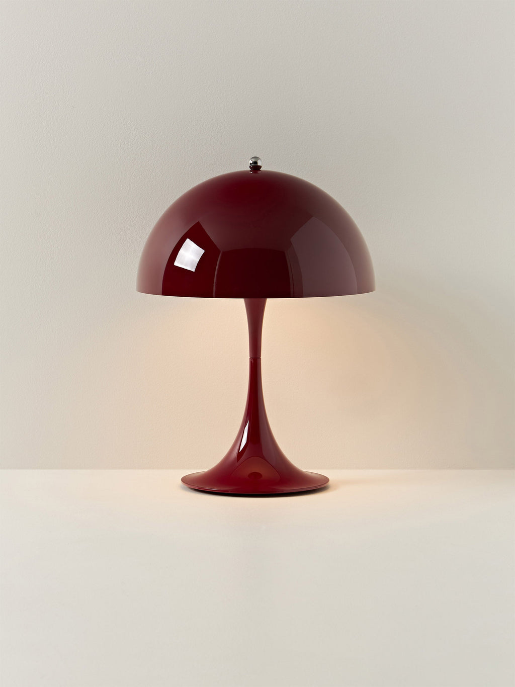 Lampe à poser LED portable à intensité variable Kasper, design Verner Panton - Bordeaux, plastique