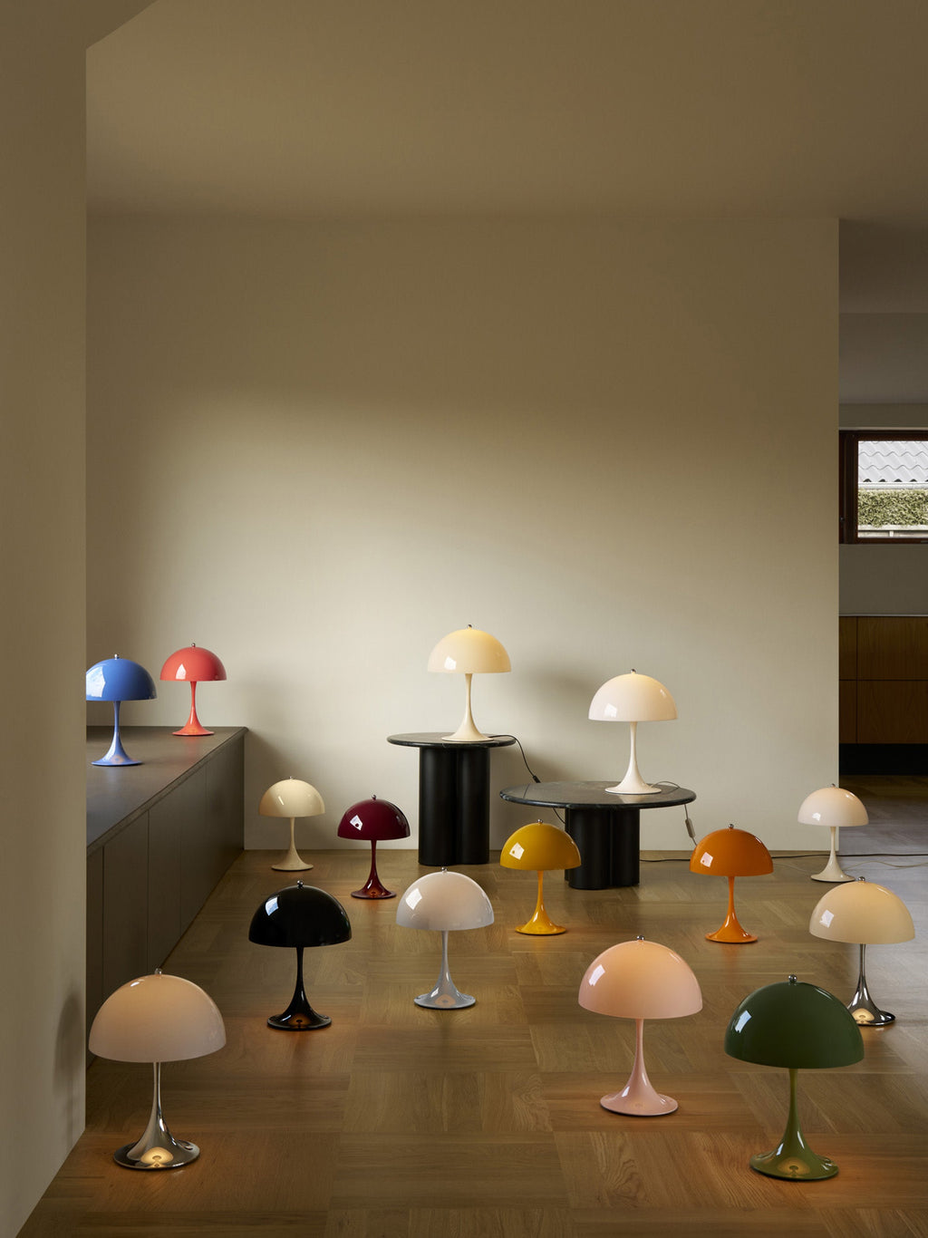 Lampe à poser LED portable à intensité variable Kasper, design Verner Panton - Bordeaux, plastique