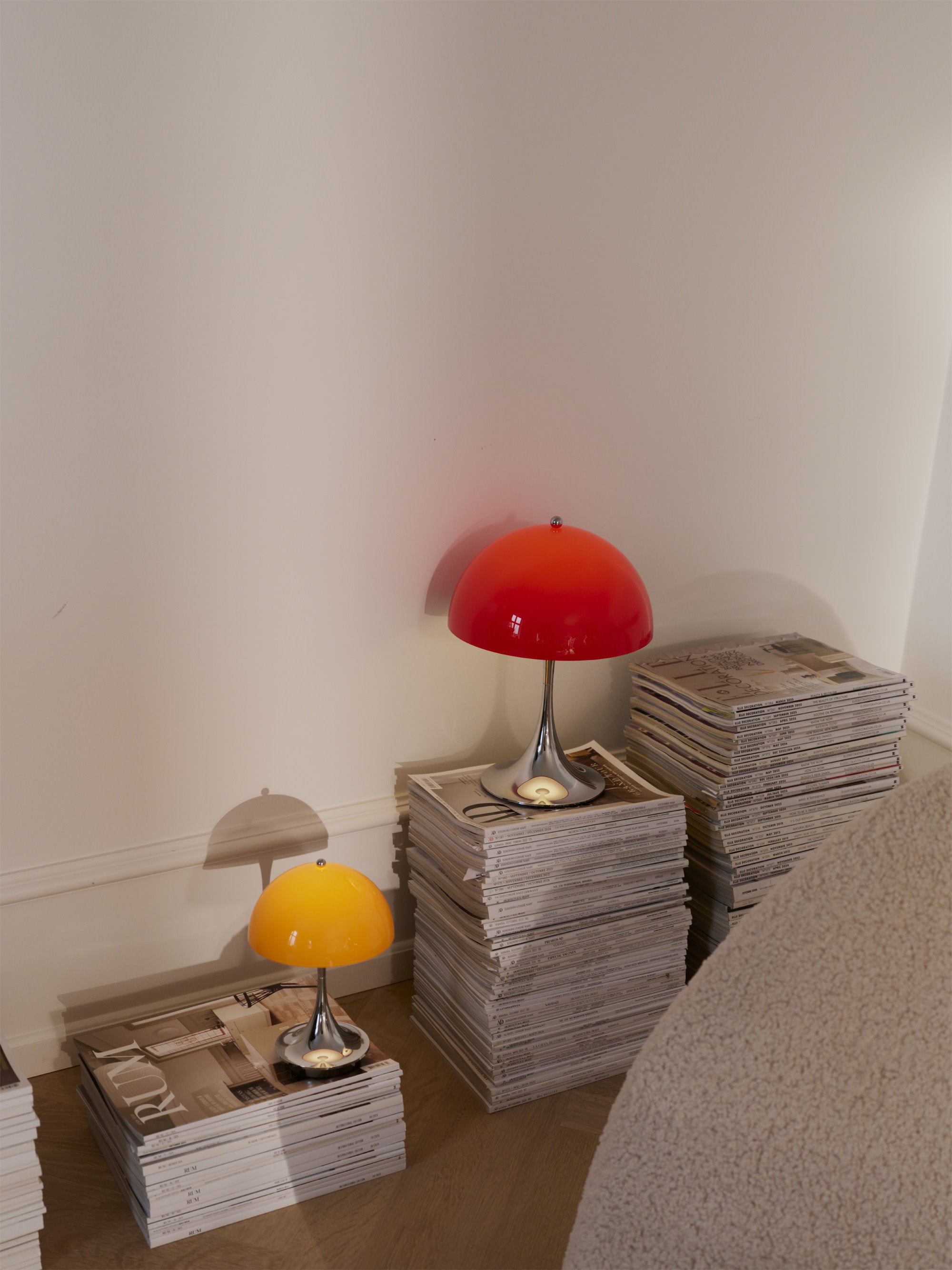 Lampe à poser LED portable à intensité variable Kasper, design Verner Panton - Plastique rouge, argenté