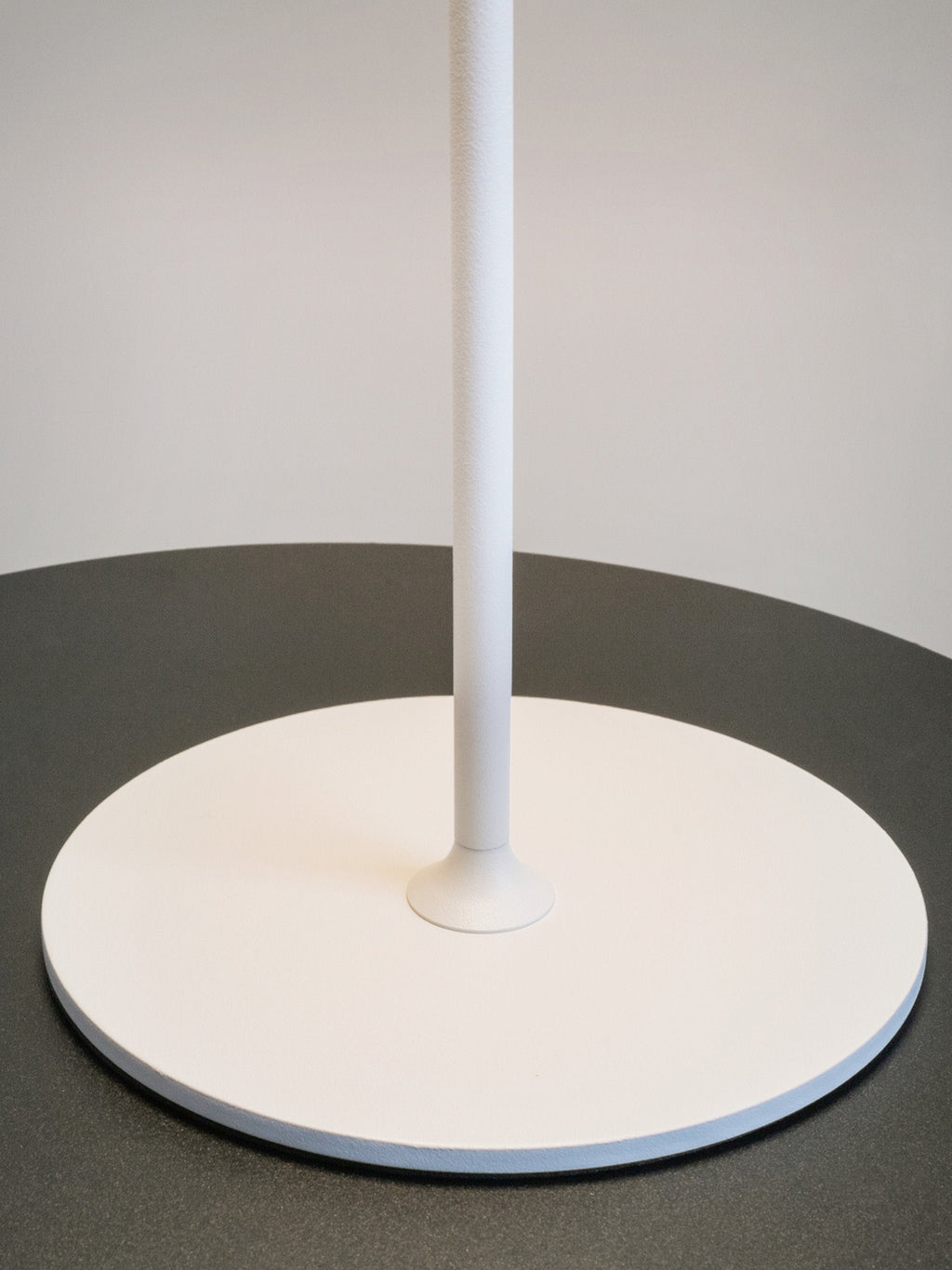 Petite lampe à poser LED en métal Reed, intensité lumineuse variable - Blanc