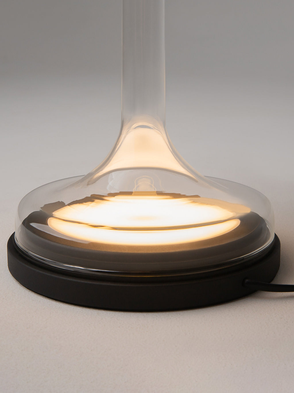Petite lampe à poser LED Peter, intensité ajustable - Noir, transparent