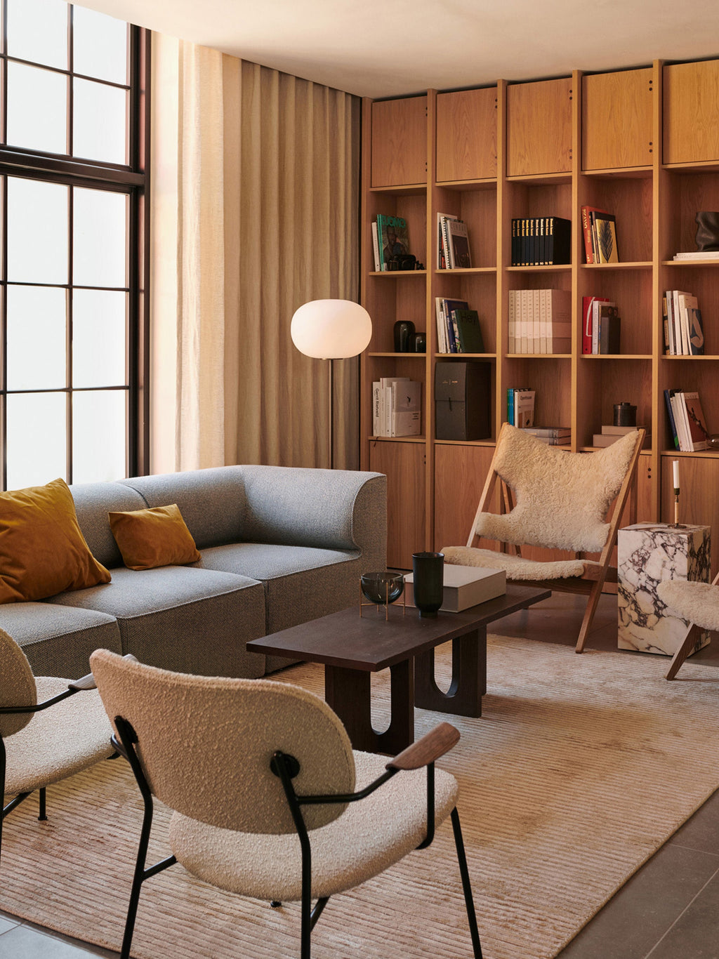 Lampadaire en marbre soufflé bouche Hamish - Blanc, marbre gris, argenté