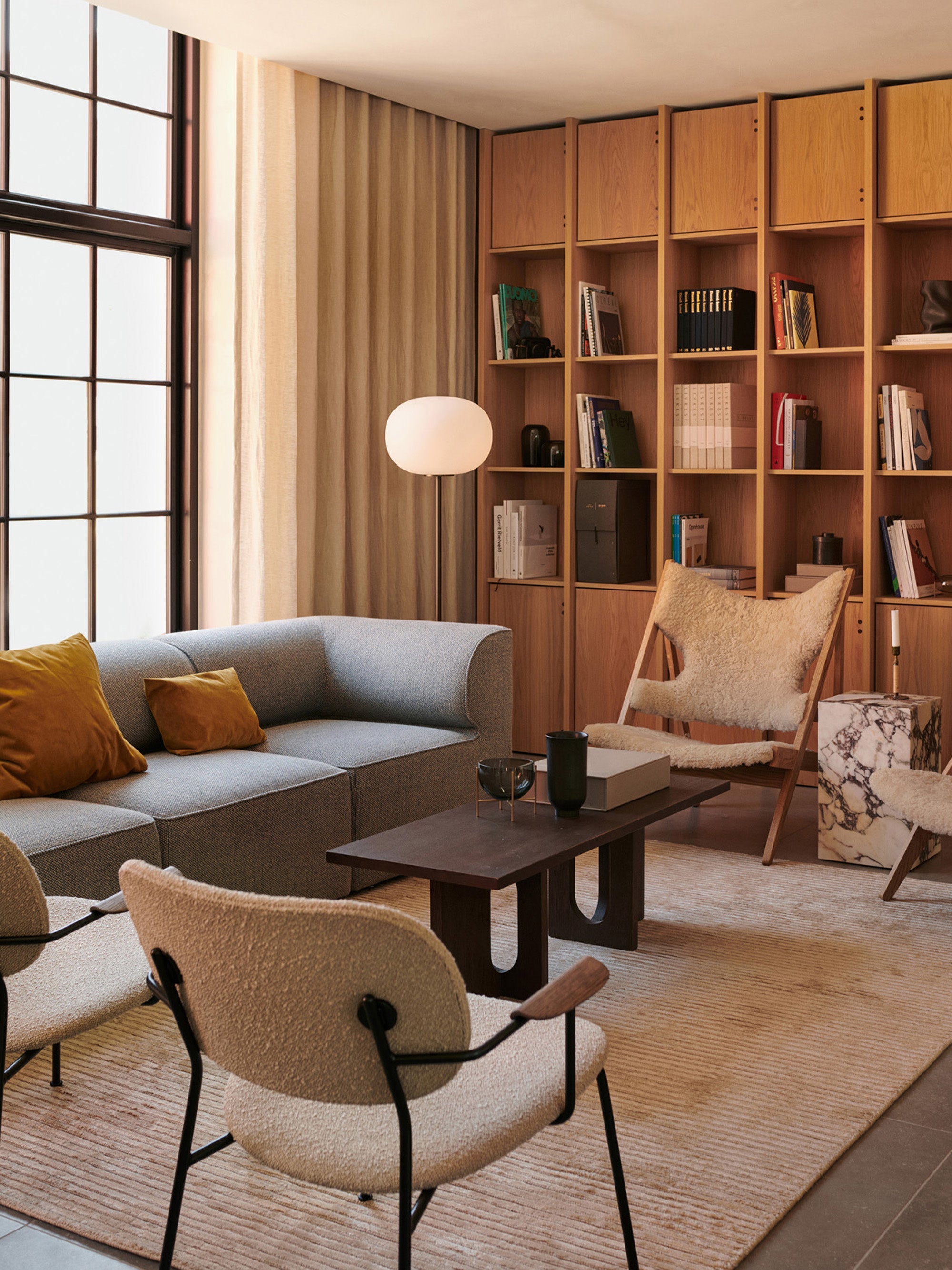 Lampadaire en marbre soufflé bouche Hamish - Blanc, marbre gris, argenté