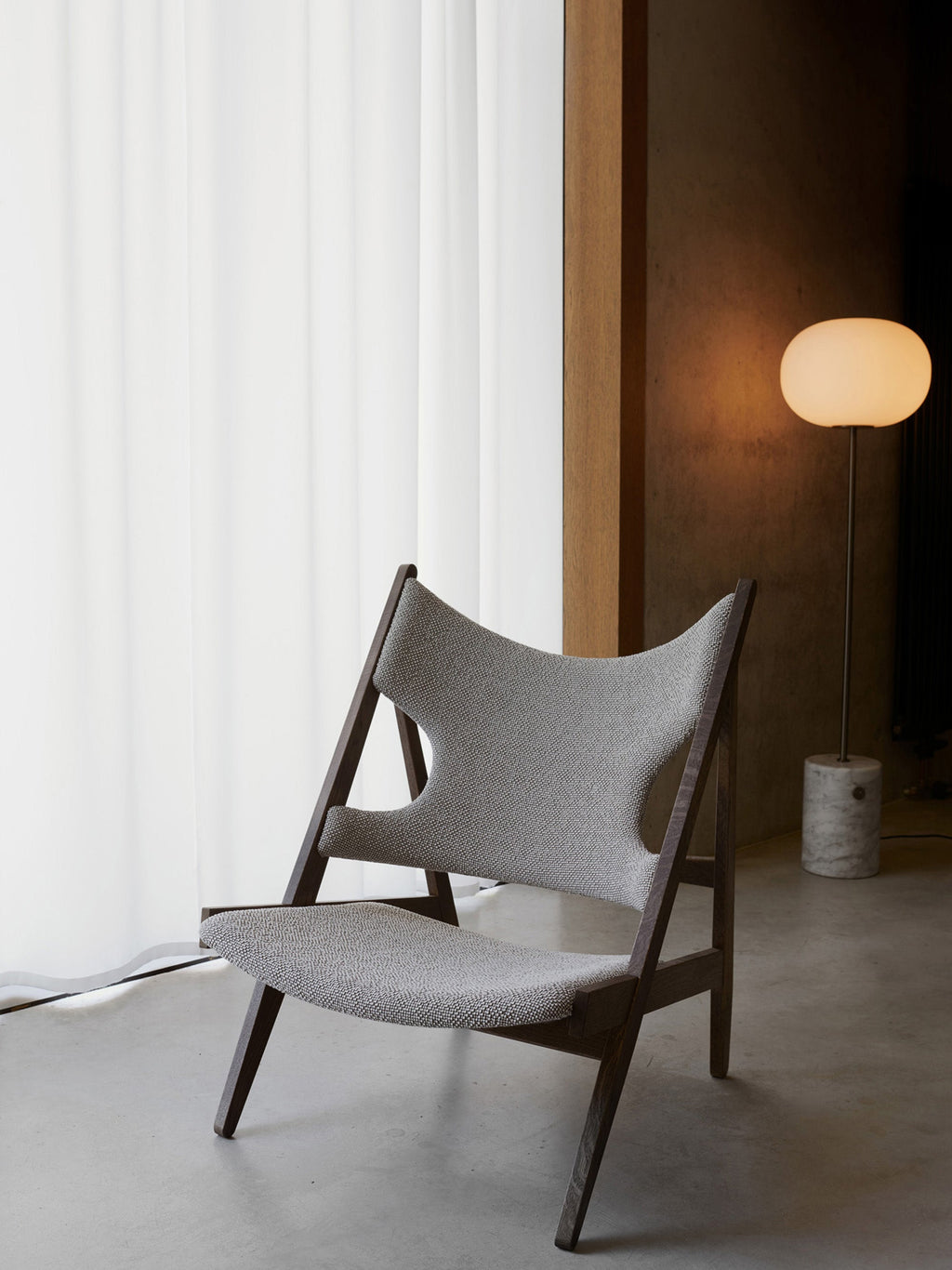 Lampadaire en marbre soufflé bouche Hamish - Blanc, marbre gris, argenté