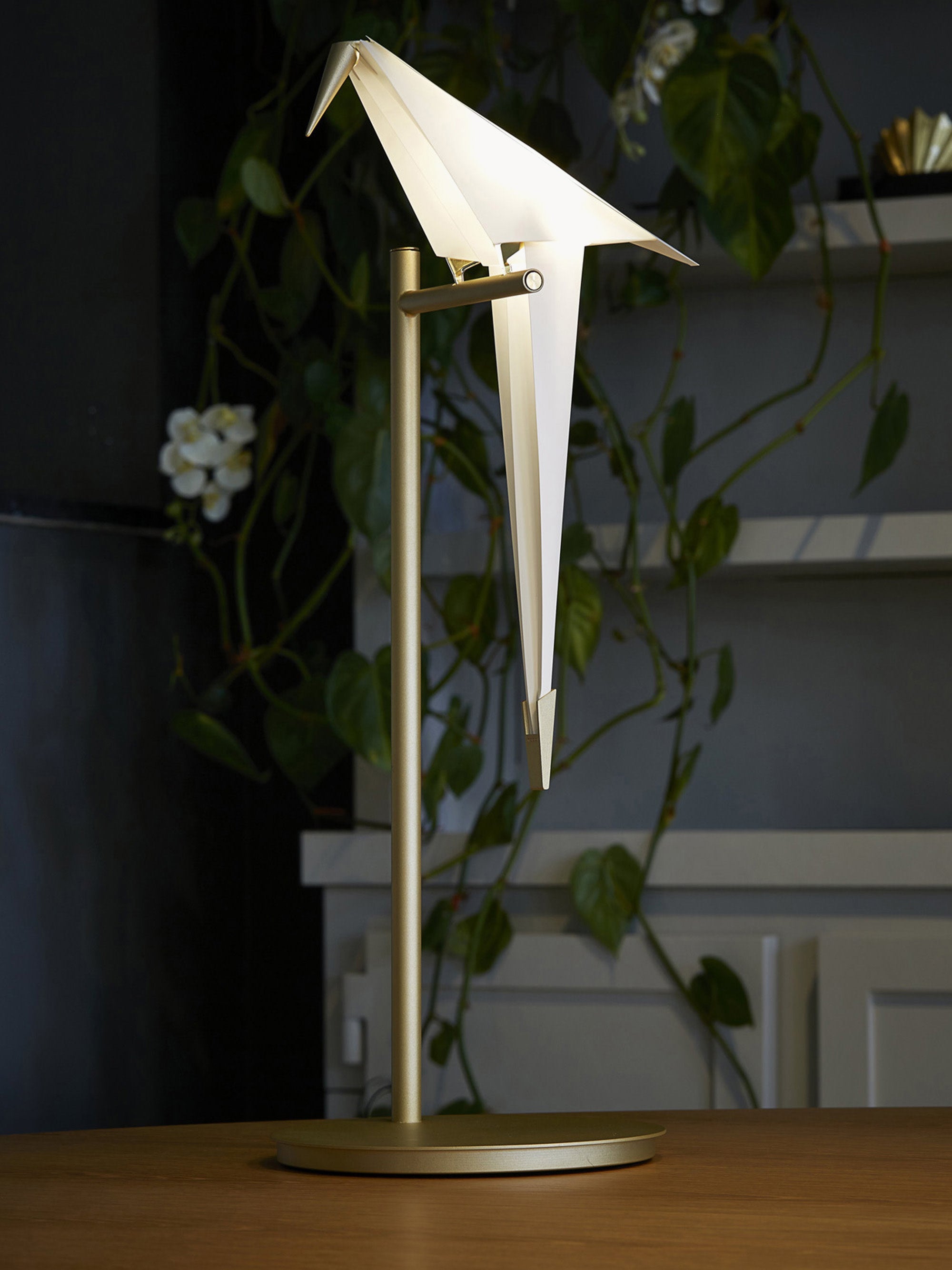 Lampe à poser LED Eiko - Blanc, doré