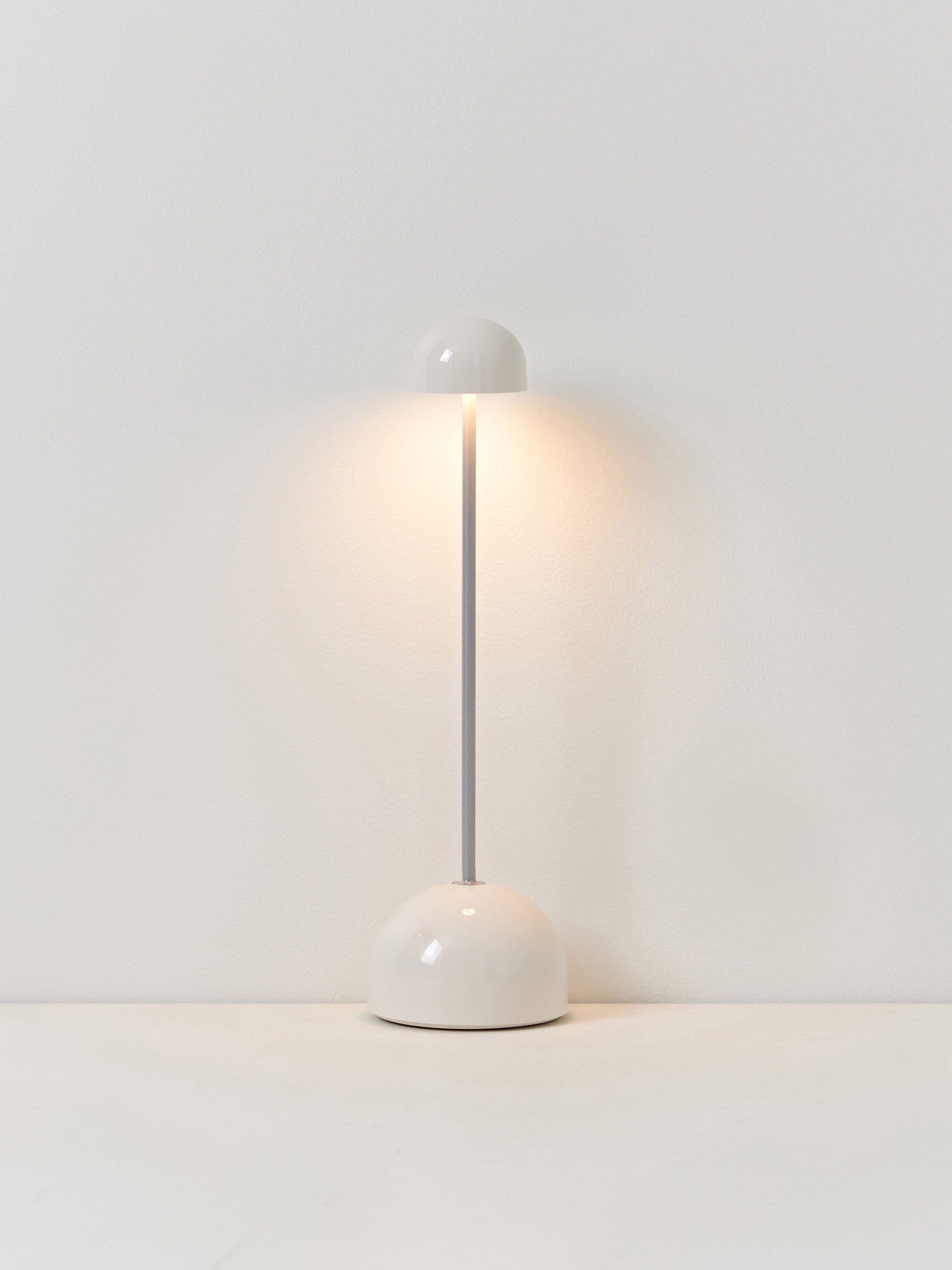 Petite lampe à poser LED Larkin, intensité ajustable - Blanc, argenté