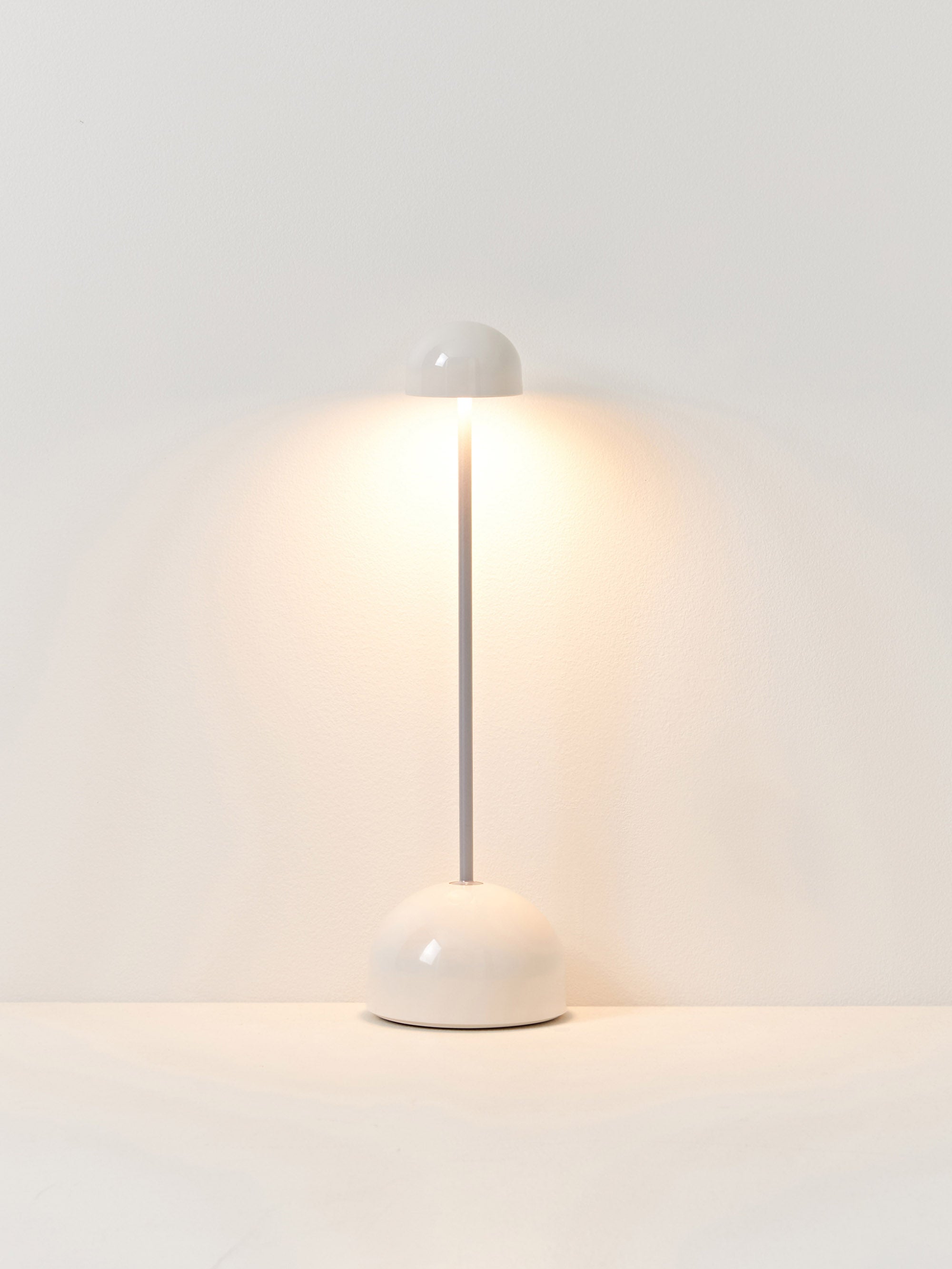 Petite lampe à poser LED Larkin, intensité ajustable - Blanc, argenté