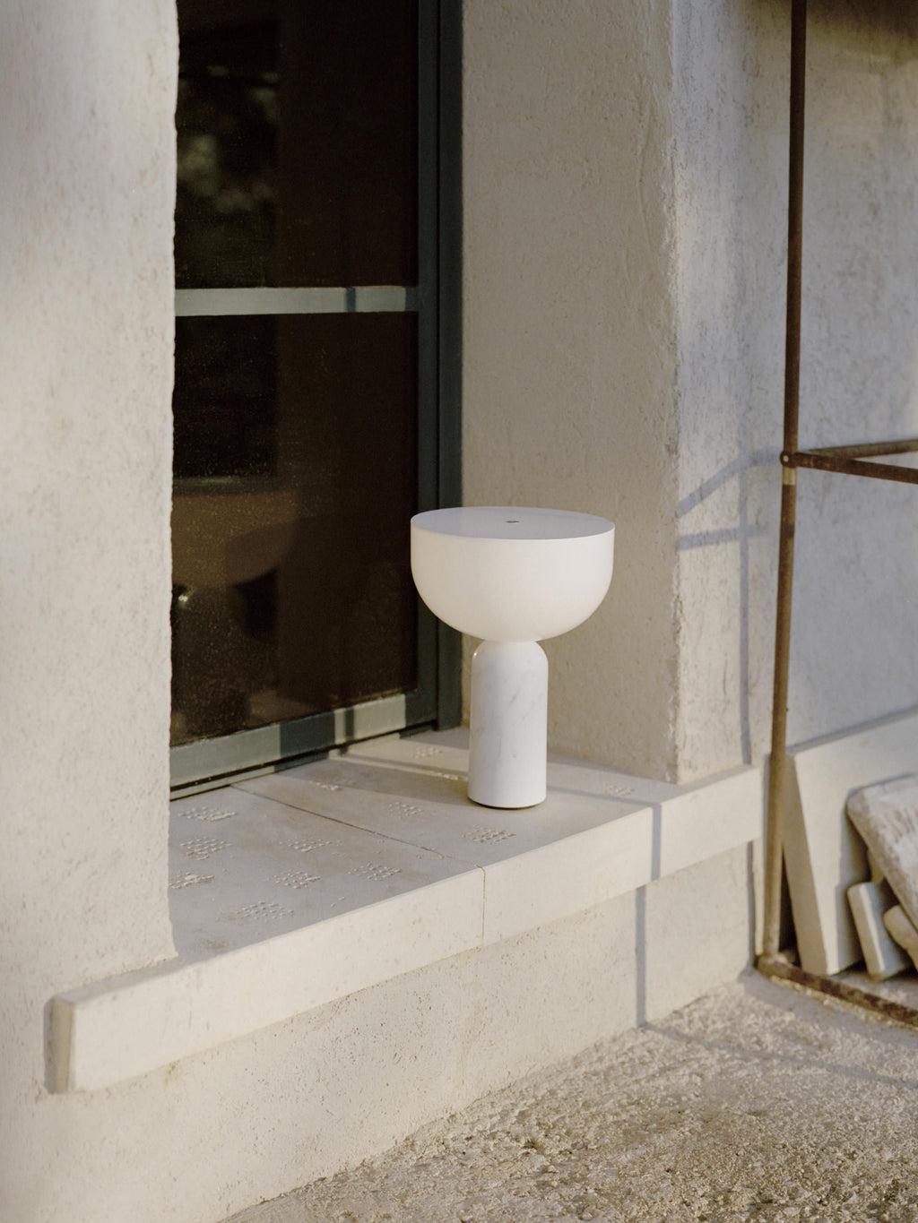 Petite lampe à poser nomade en marbre Gudvar, intensité ajustable - Blanc, marbre blanc