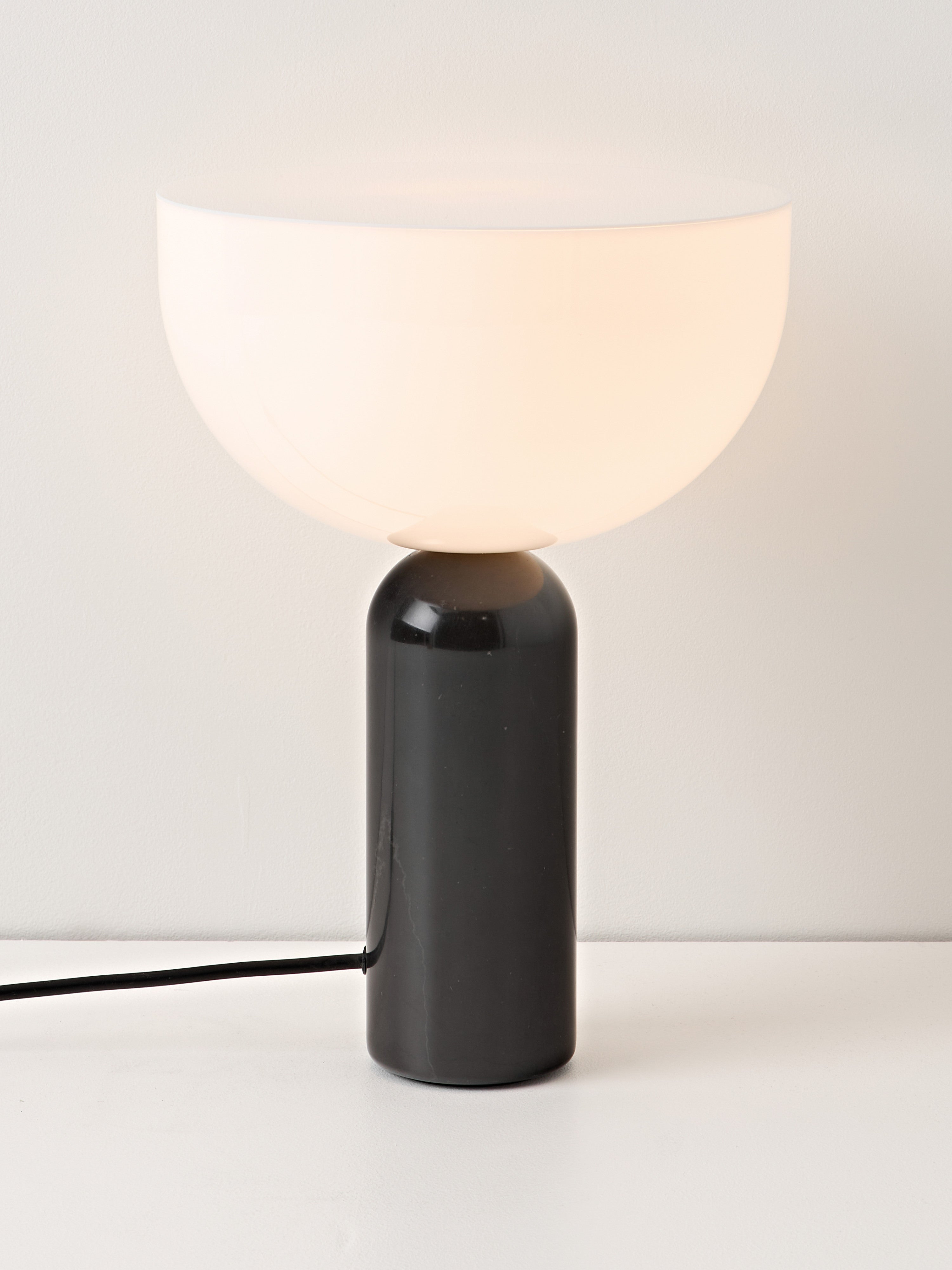 Lampe à poser en marbre Gudvar - Blanc, marbre noir