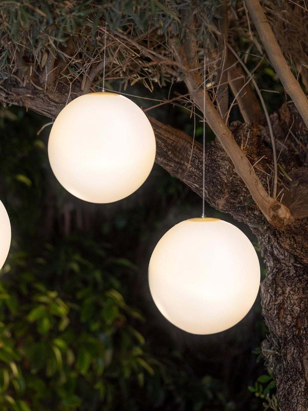 Suspension d'extérieur LED mobile avec télécommande Goran - Blanc cassé