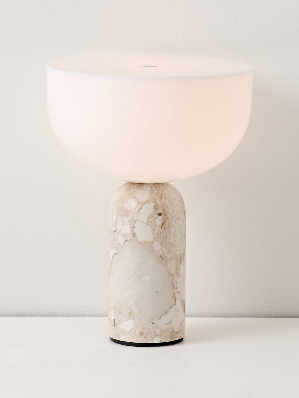 Petite lampe à poser nomade en marbre Gudvar, intensité ajustable - Blanc, marbre beige clair