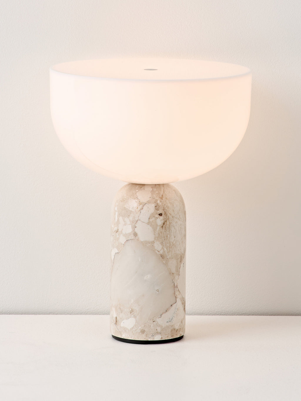 Petite lampe à poser nomade en marbre Gudvar, intensité ajustable - Blanc, marbre beige clair