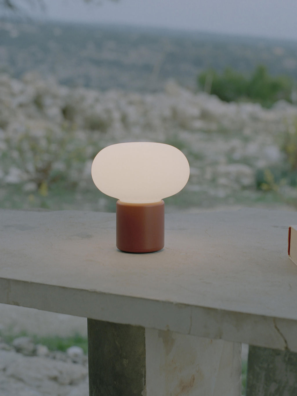 Petite lampe à poser mobile Noble, intensité ajustable - Blanc, rouge rouille