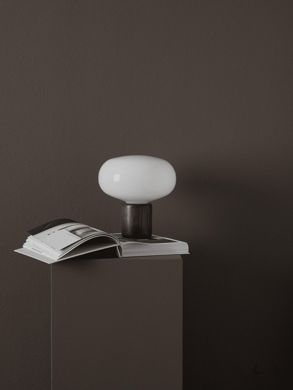 Petite lampe à poser Noble - Blanc, chêne