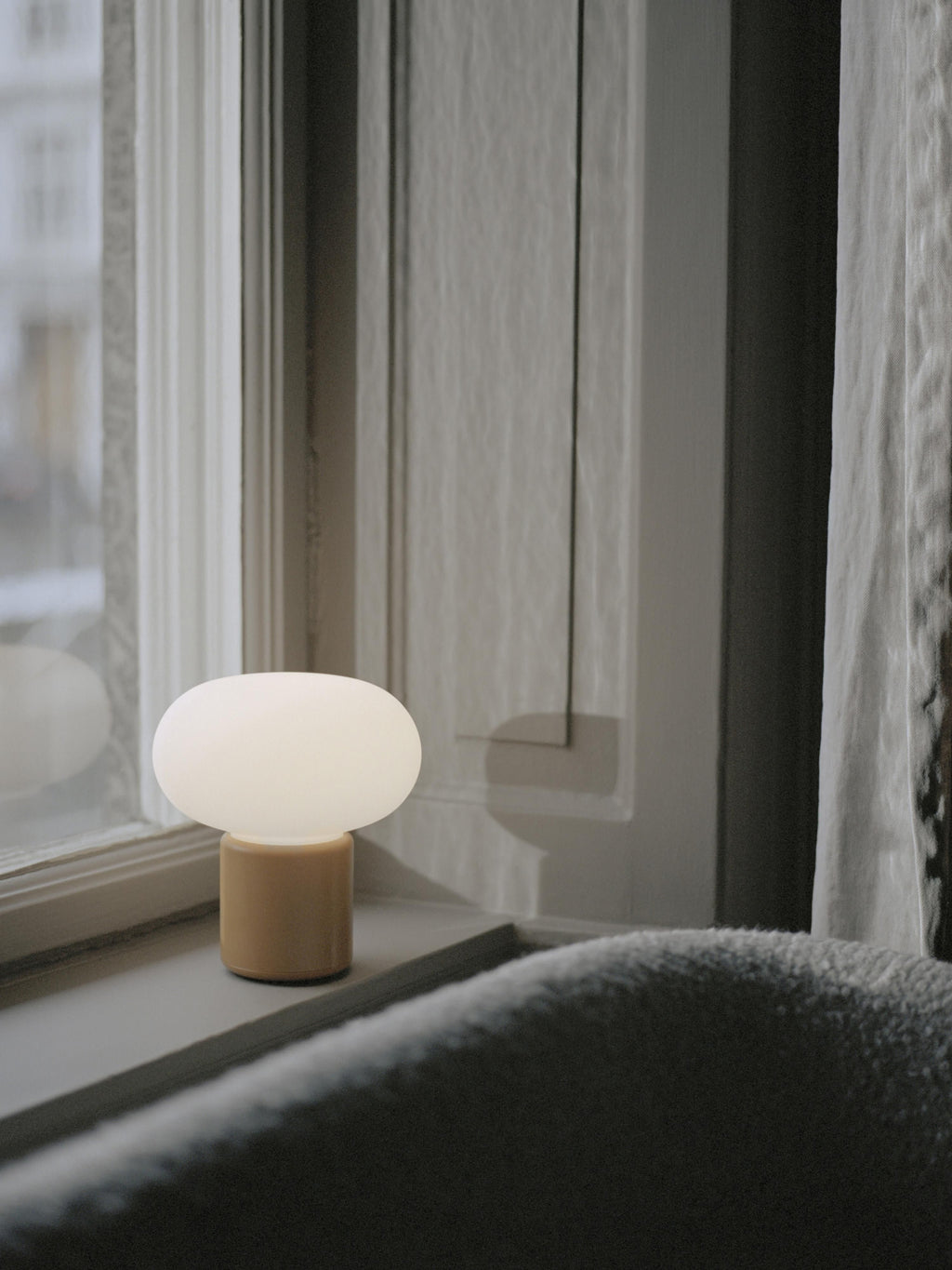 Petite lampe à poser mobile Noble, intensité ajustable - Blanc, ocre