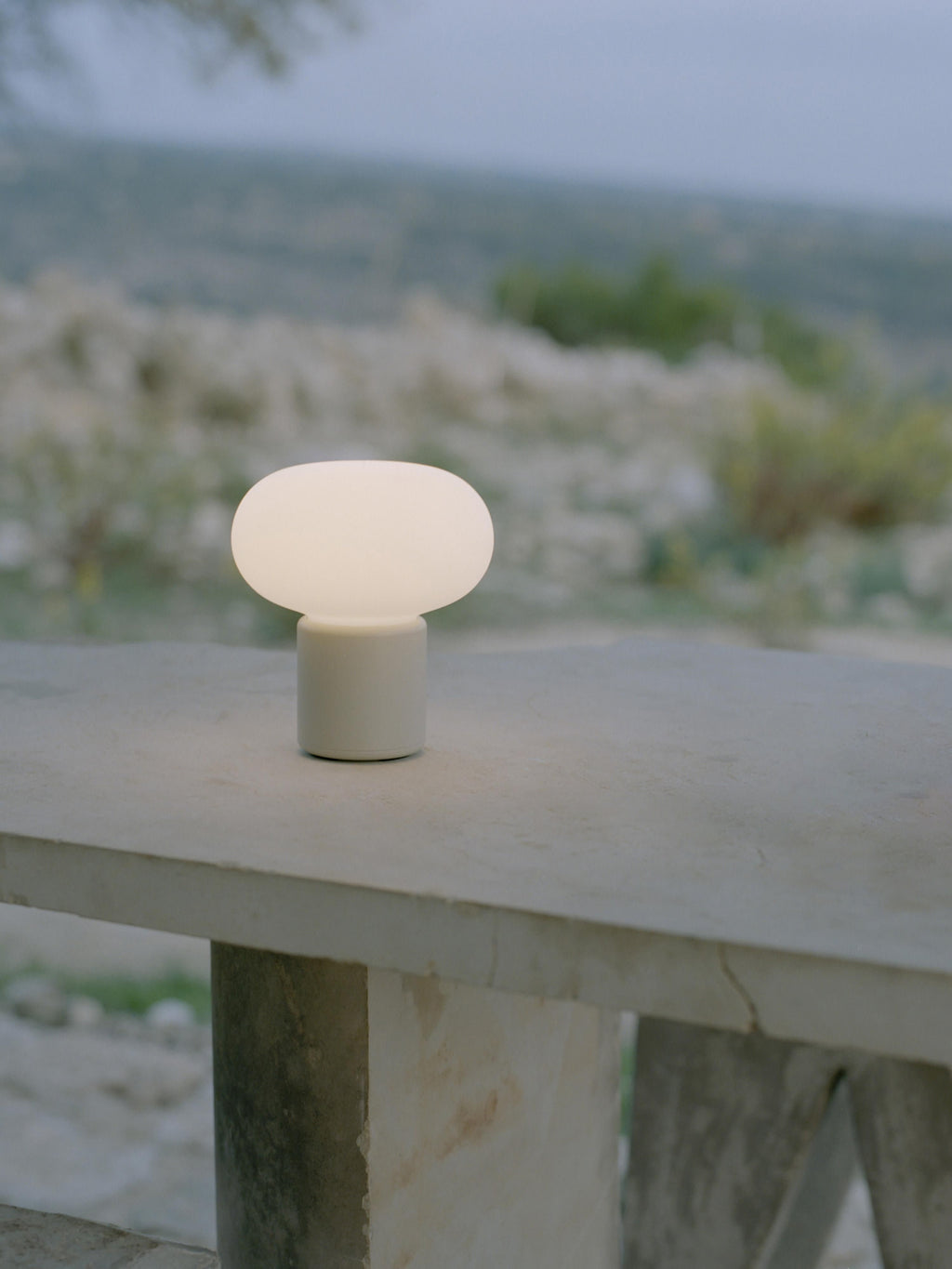 Petite lampe à poser mobile Noble, intensité ajustable - Blanc, gris clair