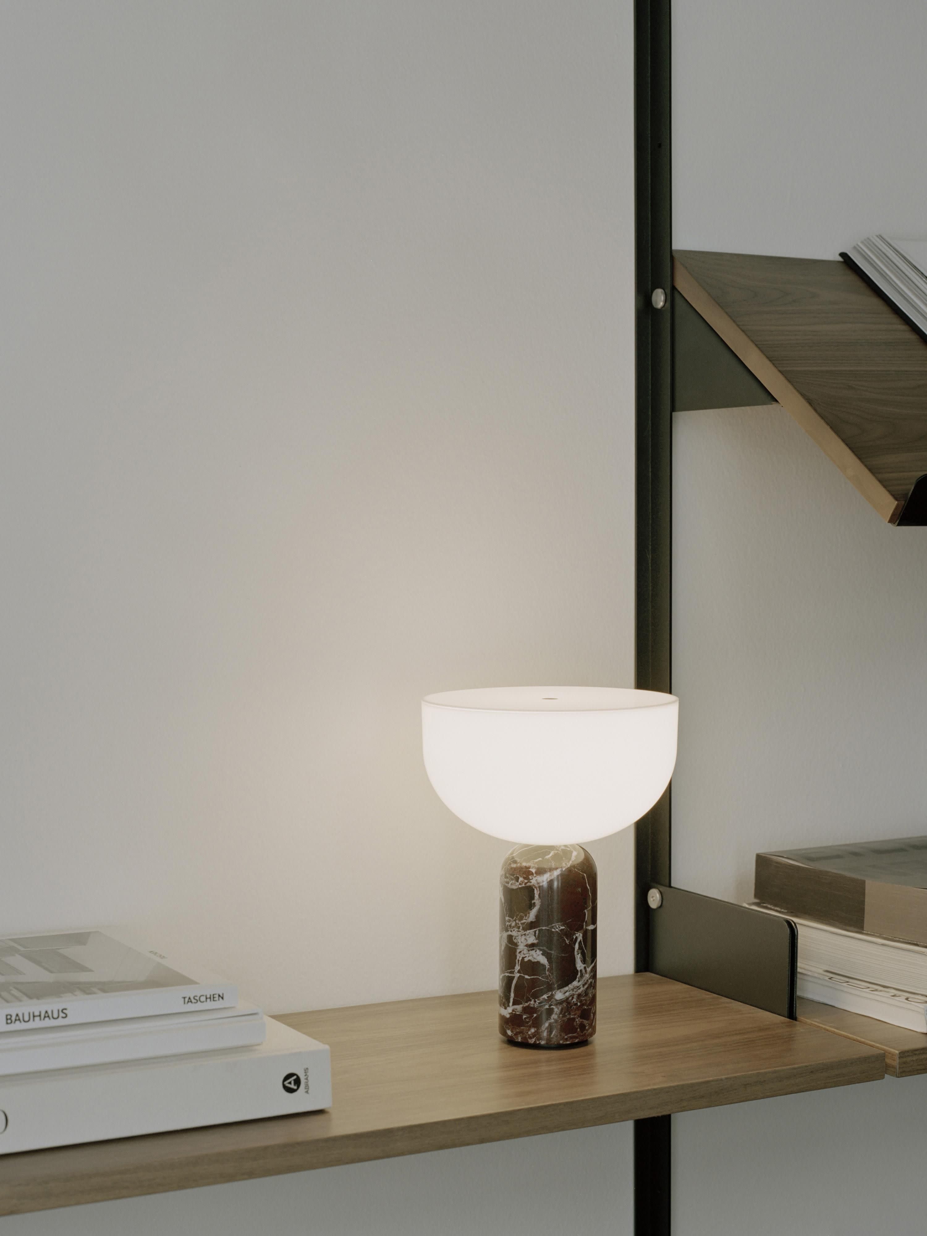 Petite lampe à poser nomade en marbre Gudvar, intensité ajustable - Blanc, marbre brun foncé