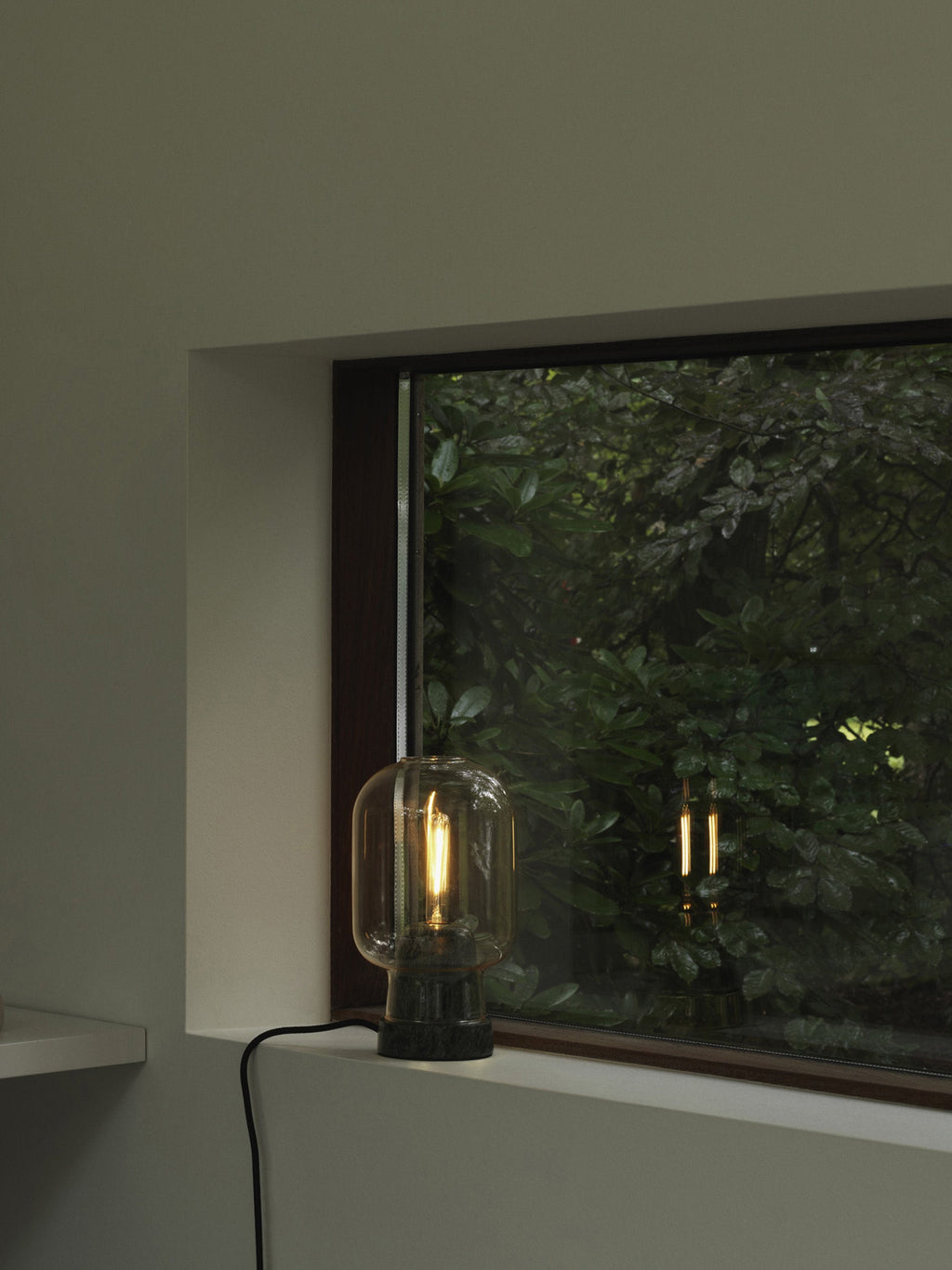 Petite lampe à poser en marbre Halvdan - Doré, transparent, vert foncé, noir