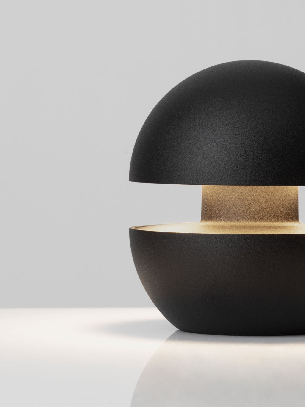 Petite lampe à poser LED Vaughan, intensité lumineuse variable - Noir