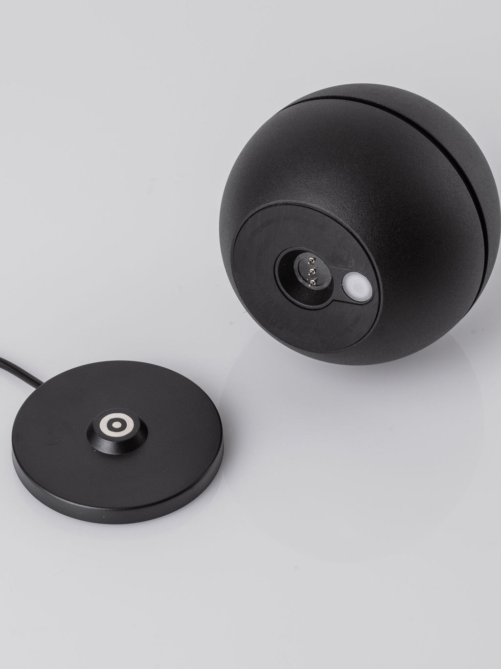 Petite lampe à poser LED Vaughan, intensité lumineuse variable - Noir