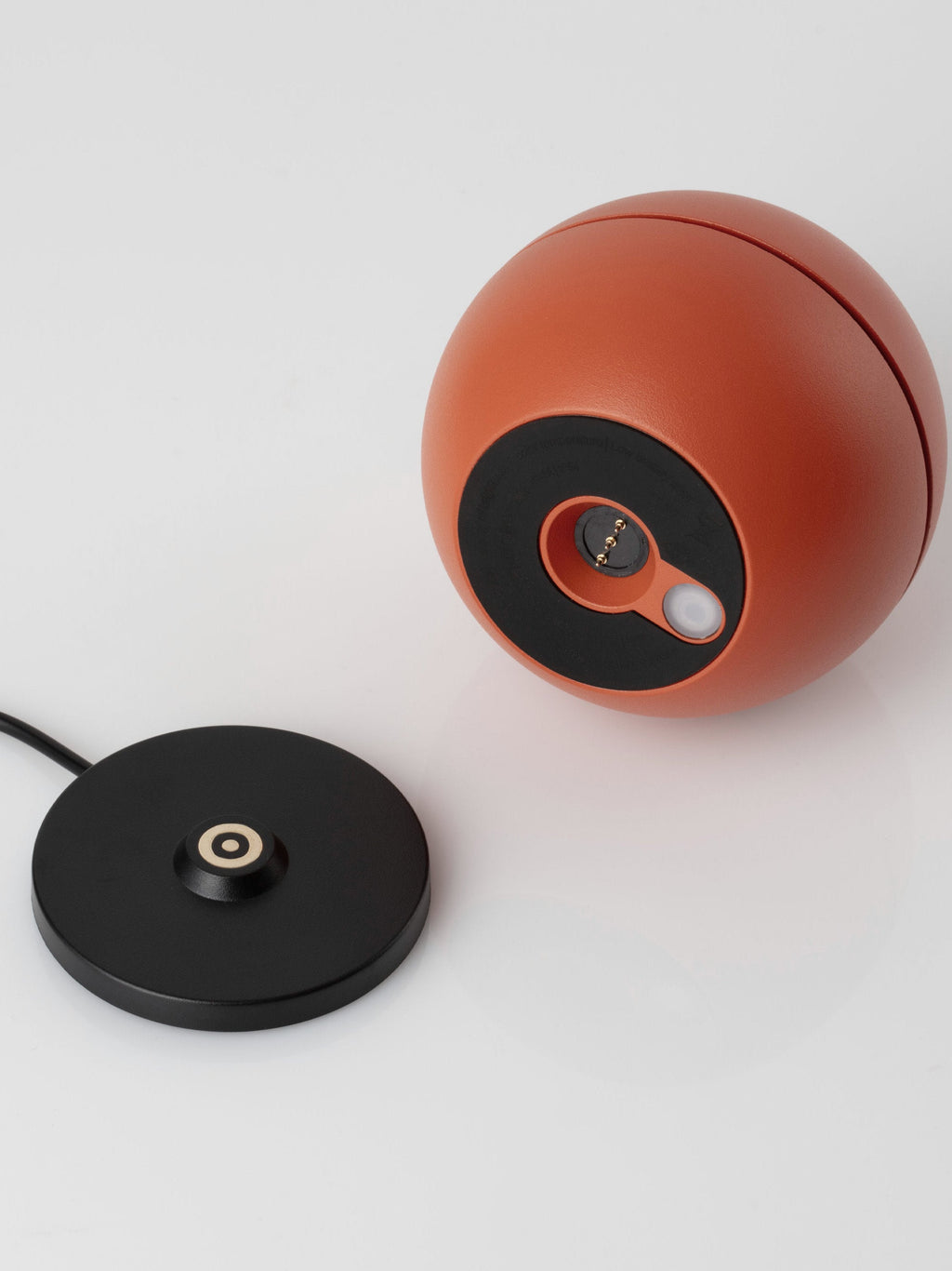 Petite lampe à poser LED Vaughan, intensité lumineuse variable - Orange