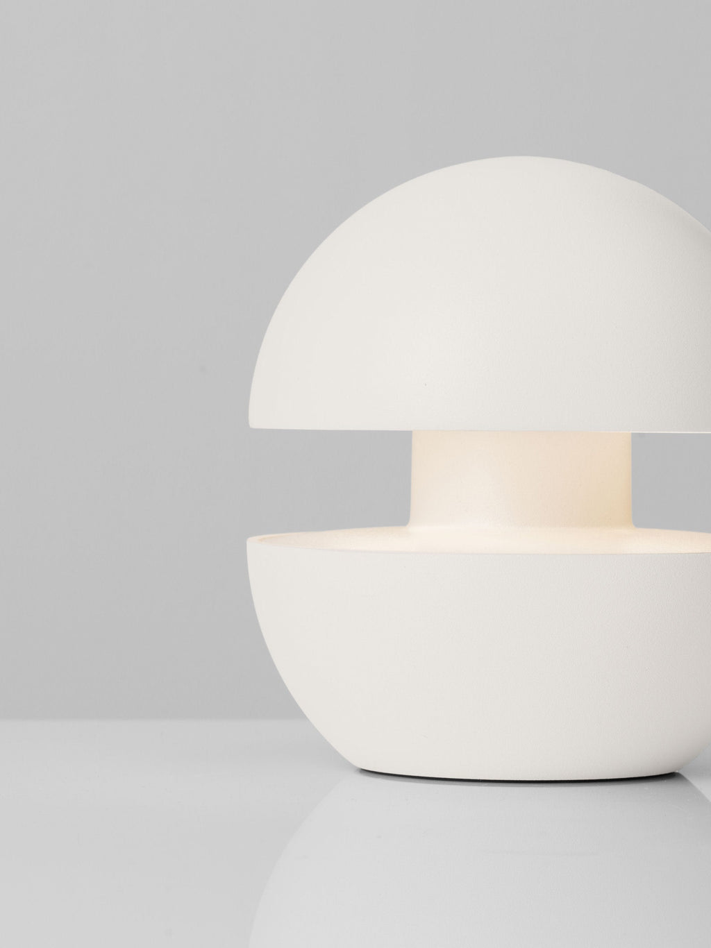 Petite lampe à poser LED Vaughan, intensité lumineuse variable - Blanc
