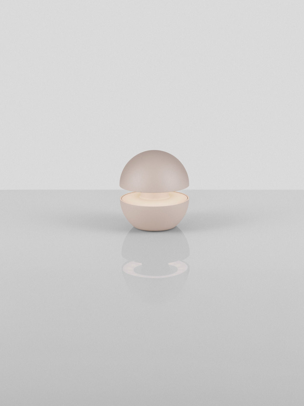 Petite lampe à poser LED Vaughan, intensité lumineuse variable - Beige