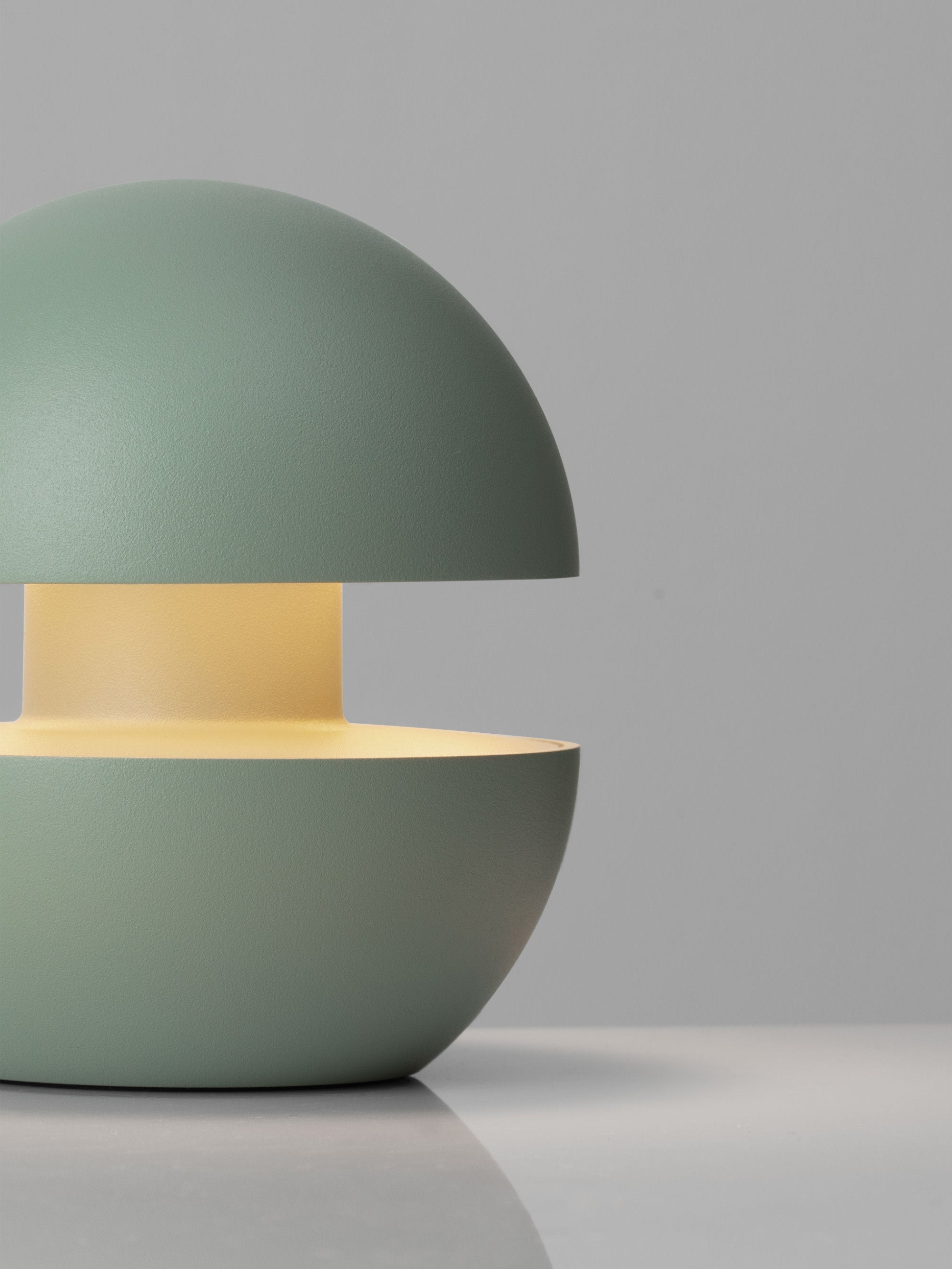 Petite lampe à poser LED Vaughan, intensité lumineuse variable - Vert sauge