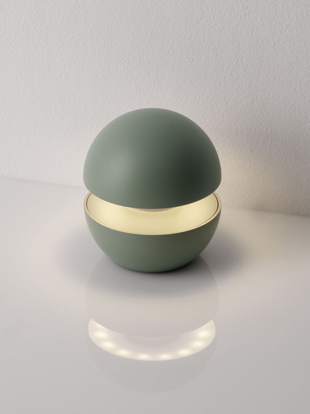 Petite lampe à poser LED Vaughan, intensité lumineuse variable - Vert sauge