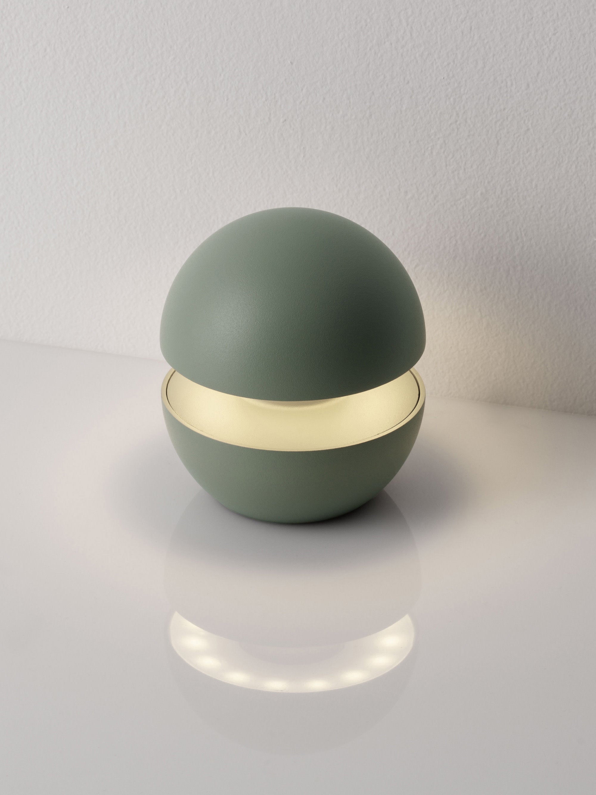 Petite lampe à poser LED Vaughan, intensité lumineuse variable - Vert sauge