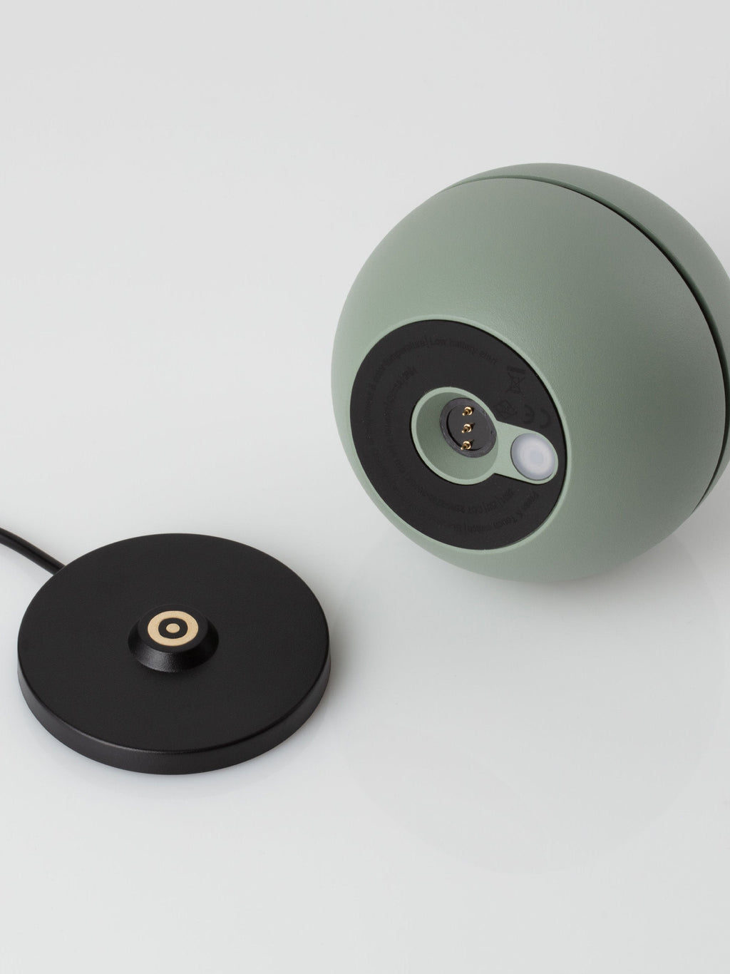 Petite lampe à poser LED Vaughan, intensité lumineuse variable - Vert sauge