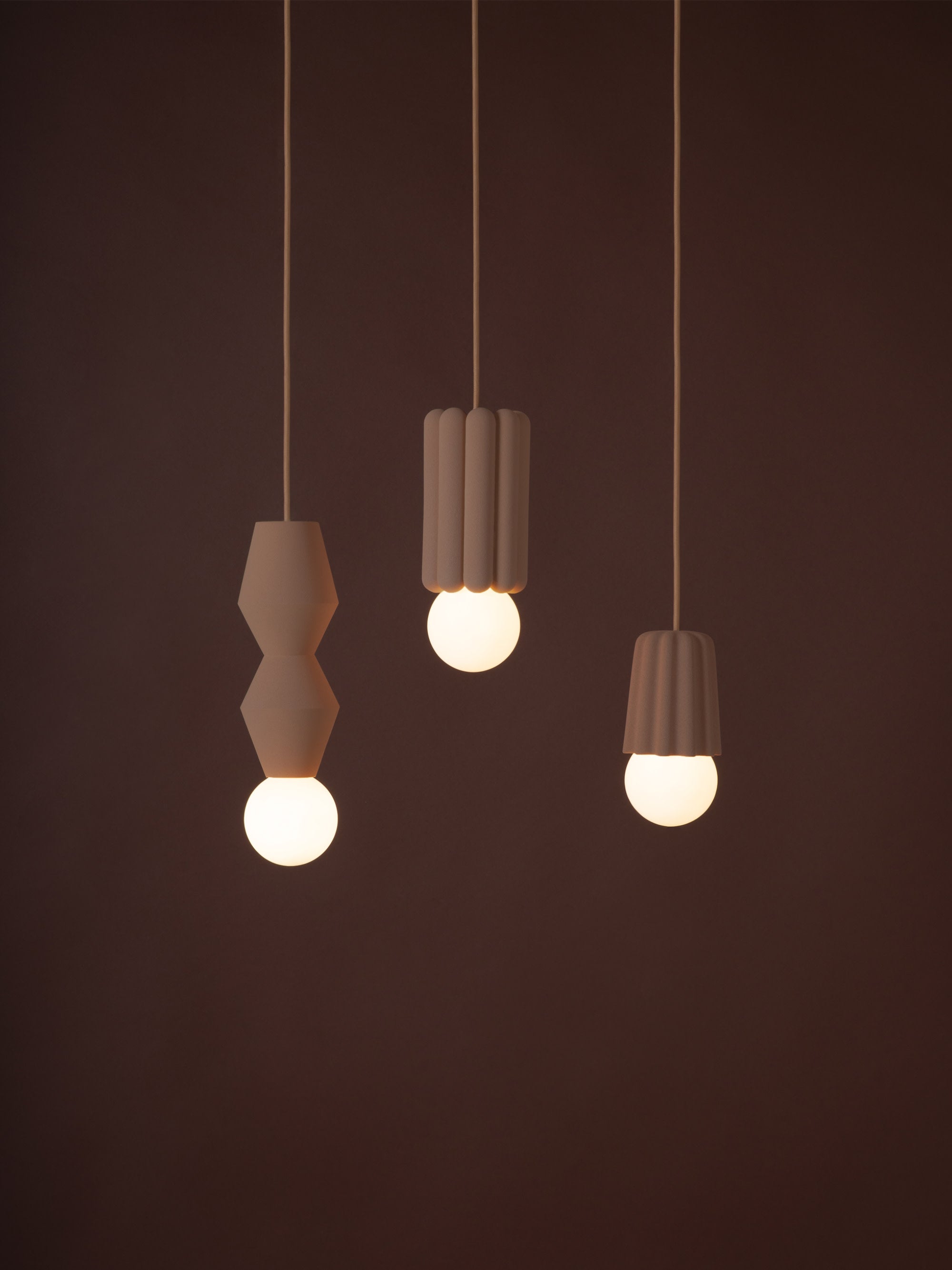 Petite suspension artisanale STUCCO No. 2, intensité ajustable - Marron clair