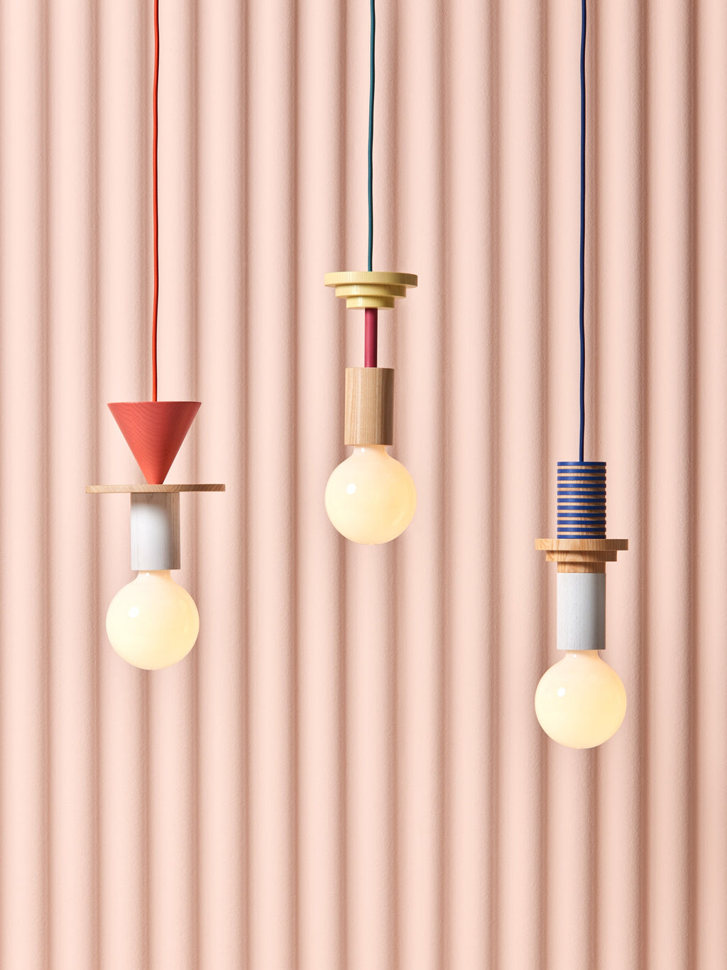 Petite suspension artisanale Burton, intensité ajustable - Blanc crème, rouge corail, jaune pâle