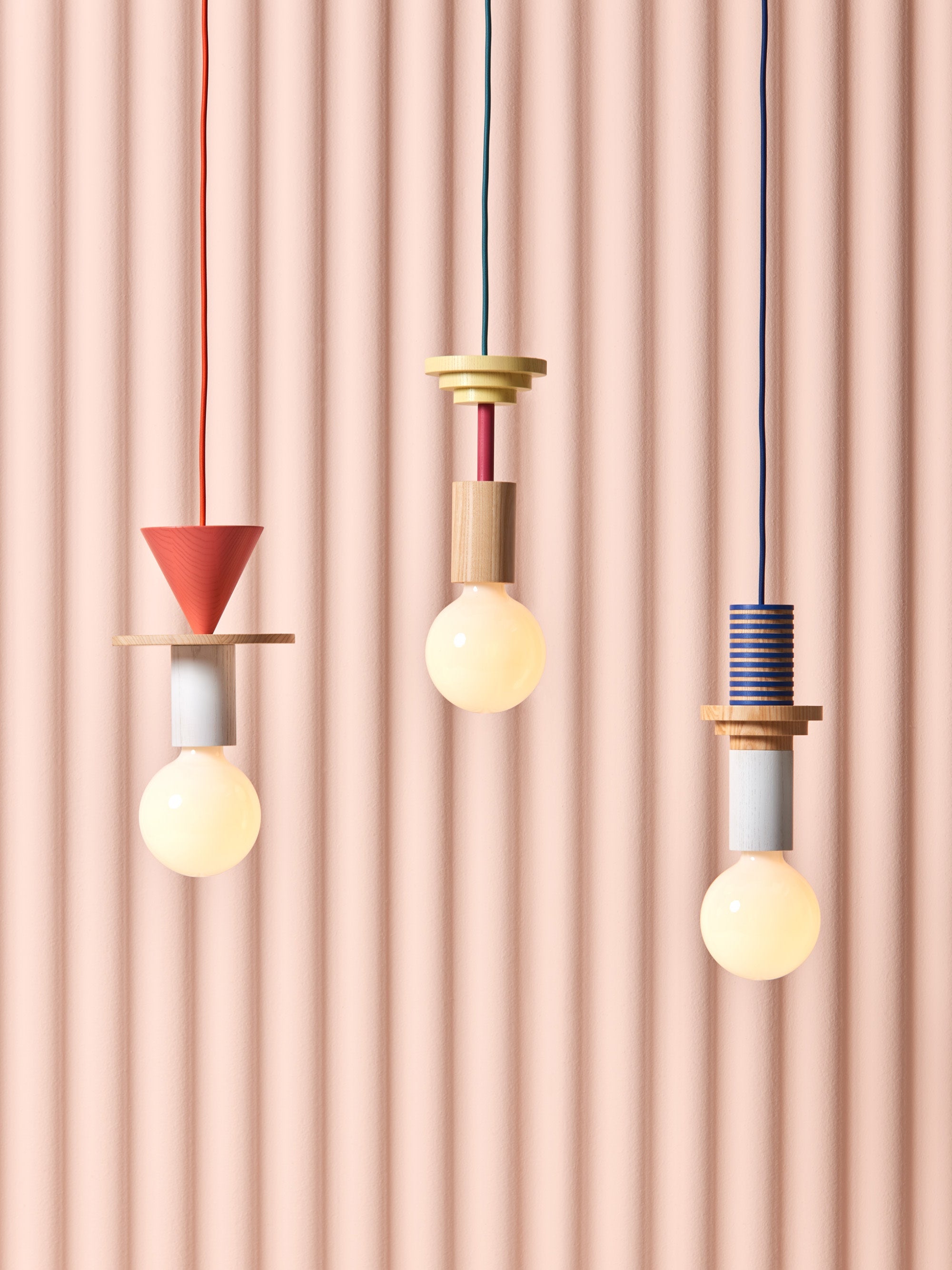 Petite suspension artisanale Burton, intensité ajustable - Blanc crème, rouge corail, jaune pâle