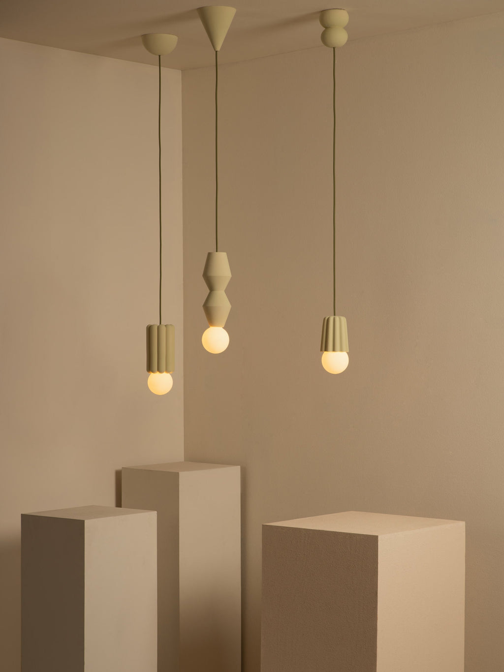 Petite suspension artisanale STUCCO No. 2, intensité ajustable - Vert olive