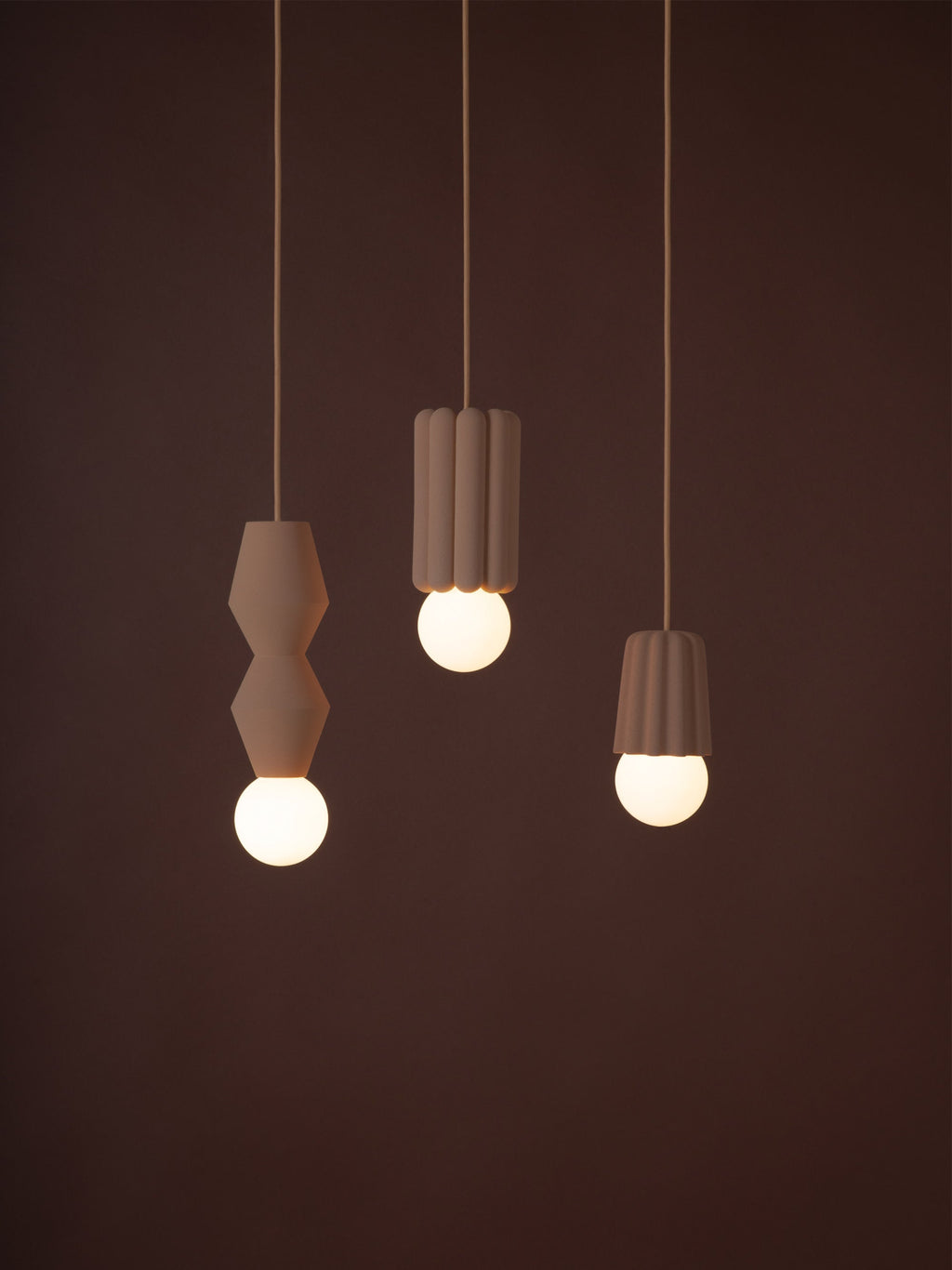 Petite suspension artisanale STUCCO No. 3, intensité ajustable - Marron clair