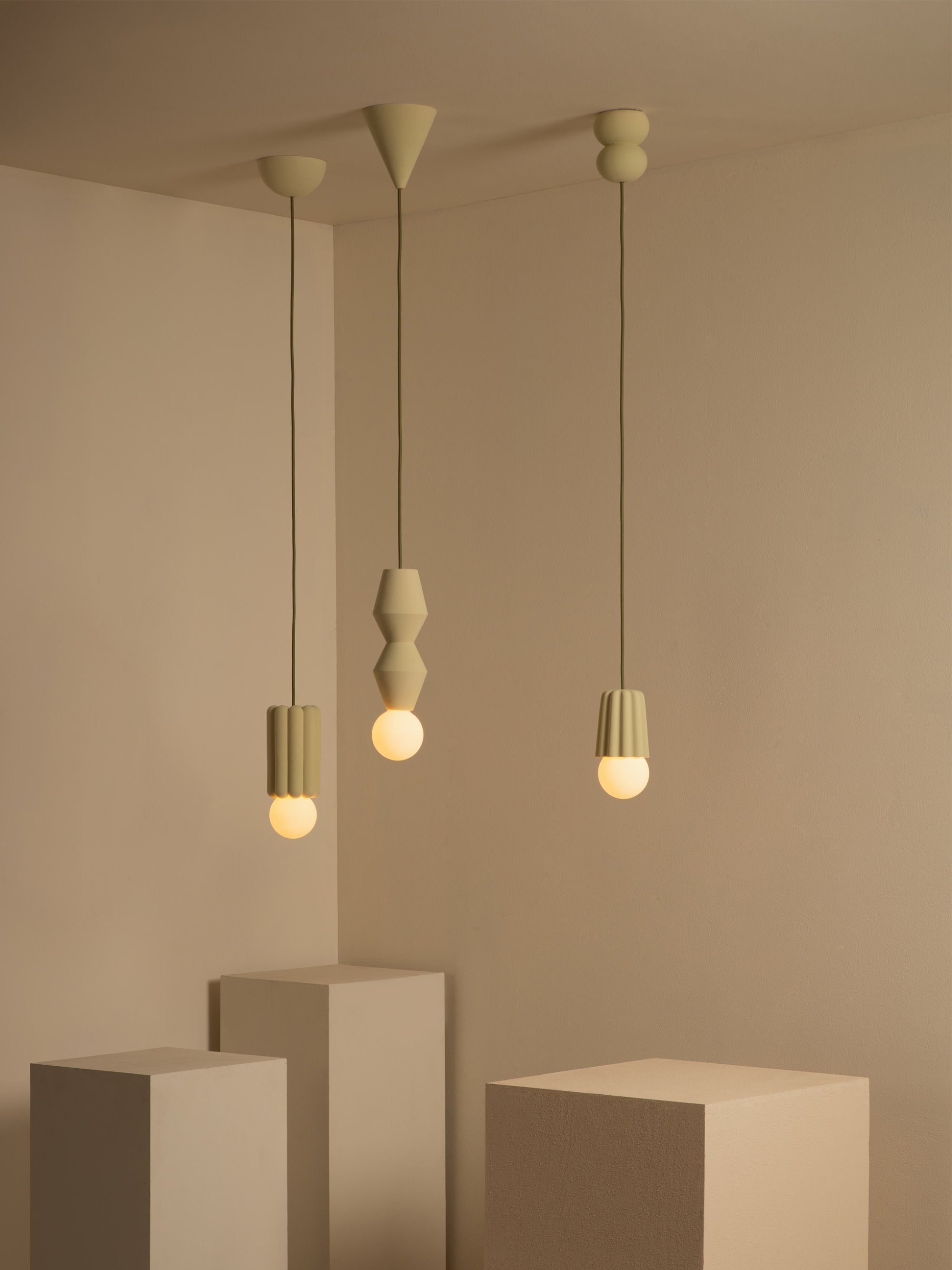Petite suspension artisanale STUCCO No. 3, intensité ajustable - Vert olive