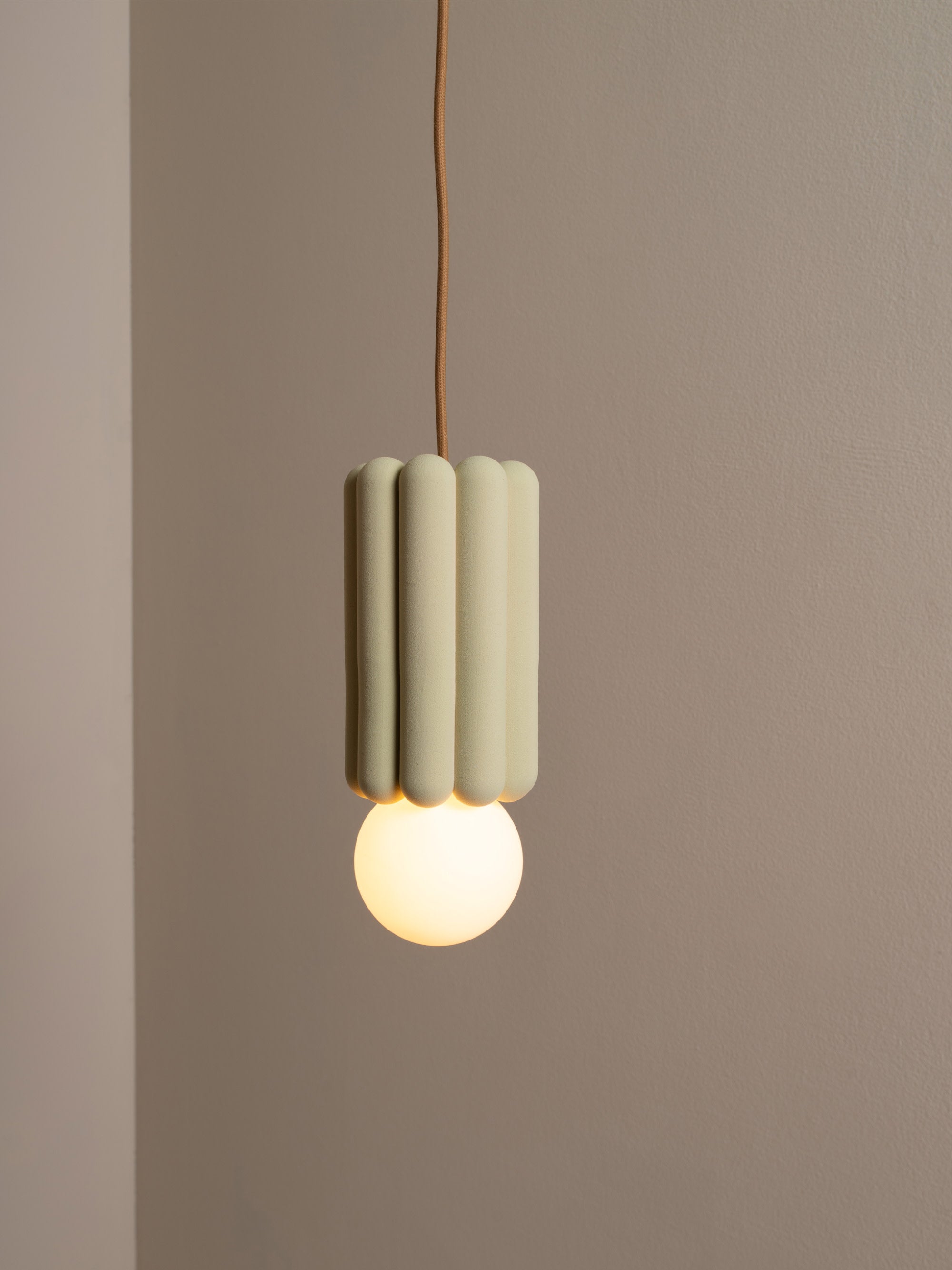 Petite suspension artisanale STUCCO No. 3, intensité ajustable - Vert olive