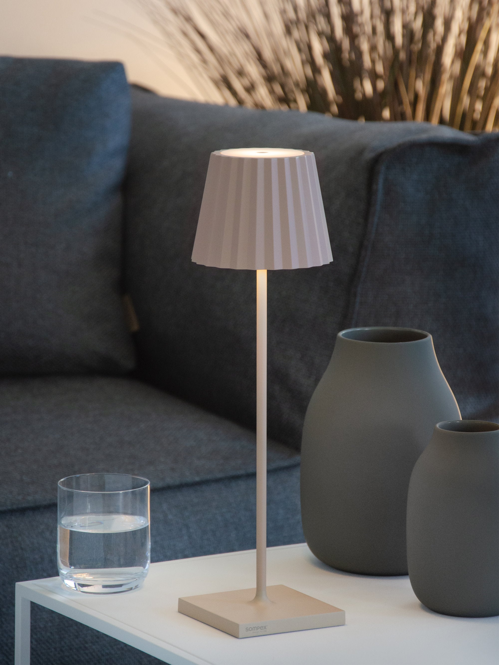 Lampe à poser LED d'extérieur portable Hayes, intensité lumineuse variable - Beige clair