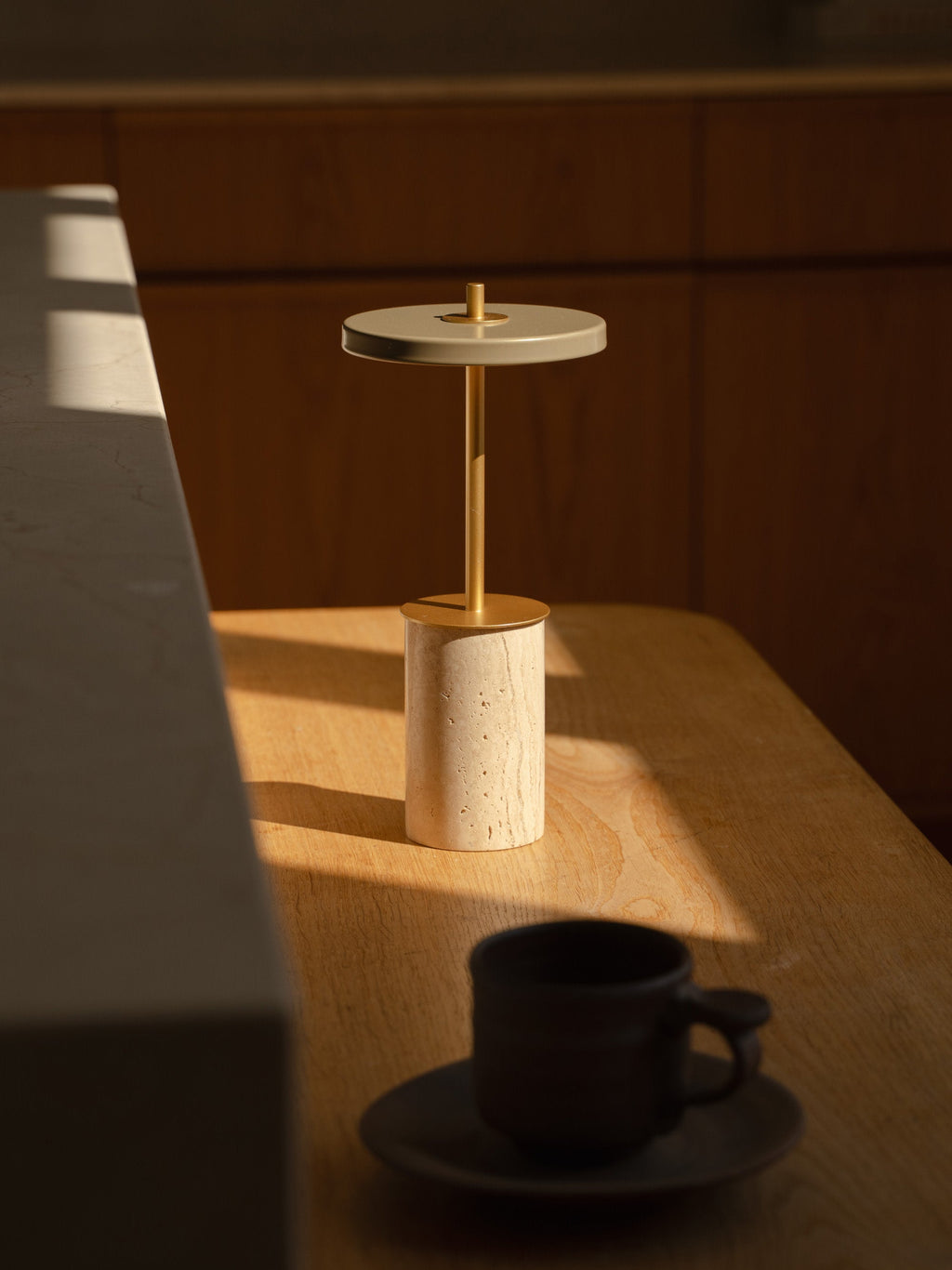 Lampe à poser portable Marc, intensité ajustable - Beige clair, marbré, doré