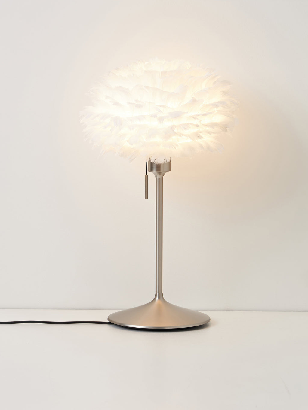 Grande lampe à poser artisanale Corwin - Blanc, argenté