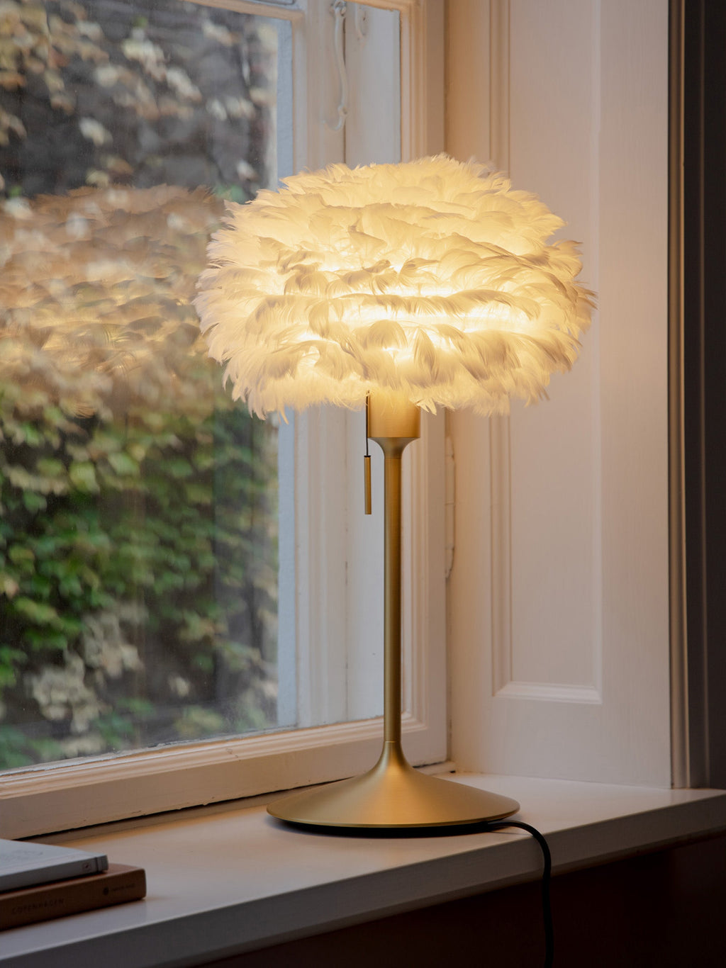 Grande lampe à poser artisanale Corwin - Blanc, doré