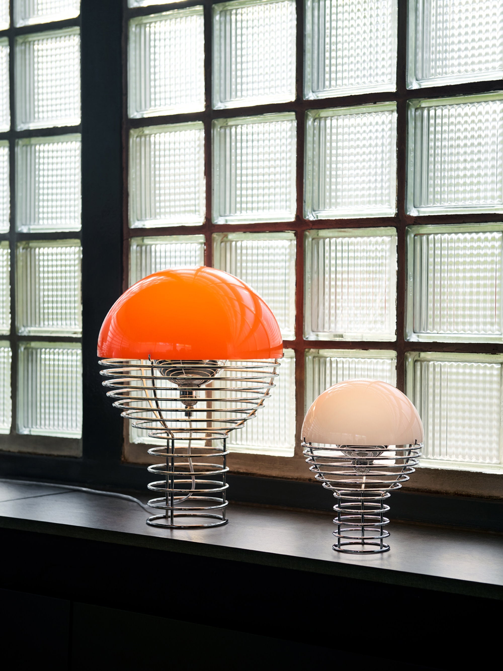 Petite lampe à poser LED à intensité variable Design Ras - Argenté, blanc